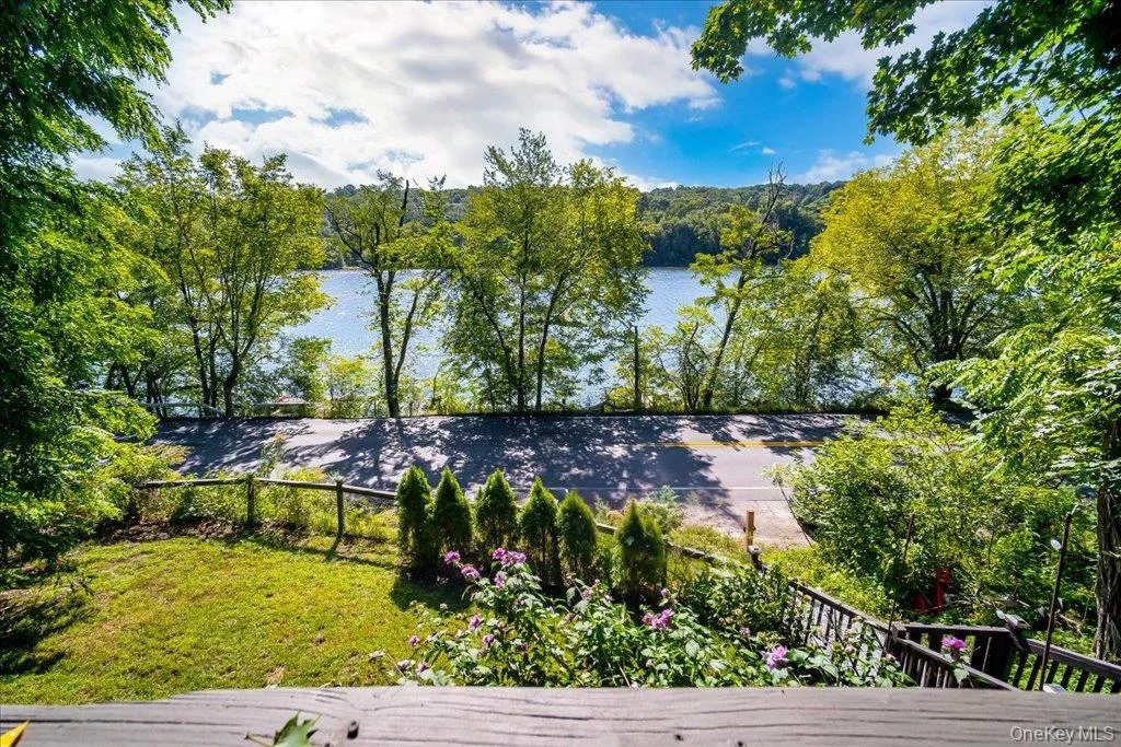 Fully Fenced yard with year round lake views! Fully Fenced yard with year round lake views!