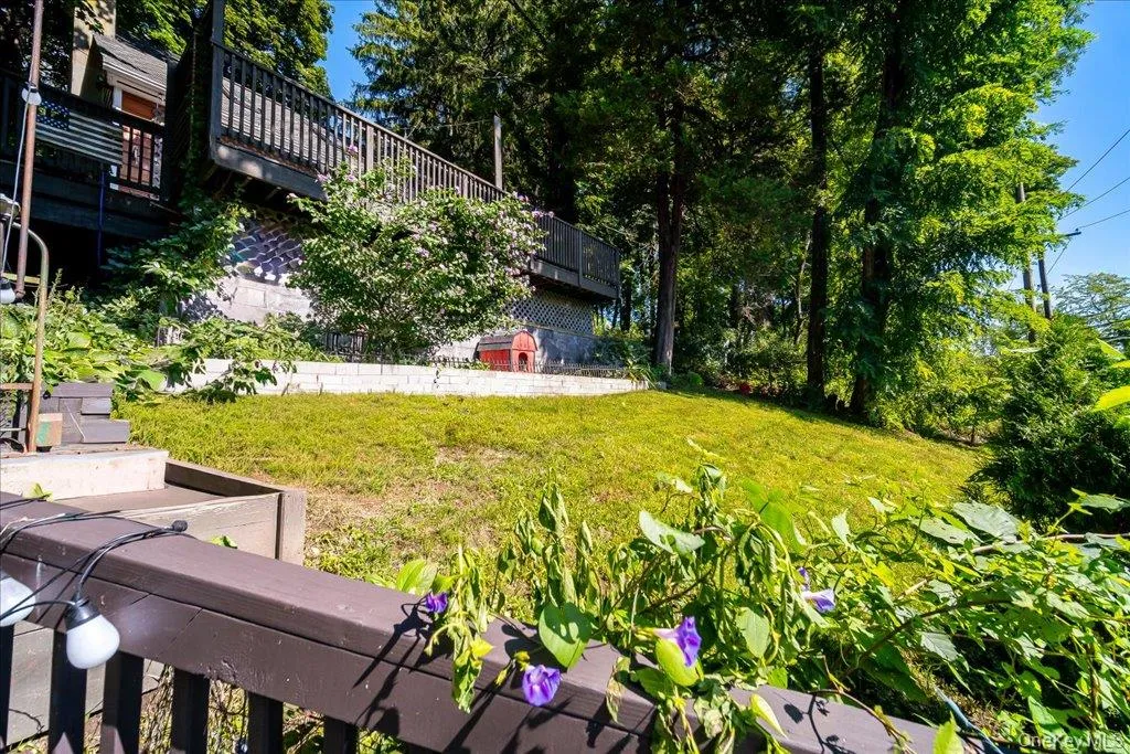 Fully Fenced yard with year round lake views! Fully Fenced yard with year round lake views!
