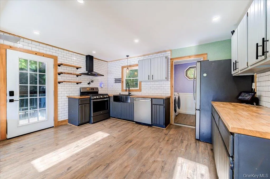 570 Lakes Road, Monroe, NY, 3 Bedrooms Bedrooms, 6 Rooms Rooms,2 BathroomsBathrooms,Residential,For Rent,Lakes,0,1042028 570 Lakes Road, Monroe, NY, 3 Bedrooms Bedrooms, 6 Rooms Rooms,2 BathroomsBathrooms,Residential,For Rent,Lakes,0,1042028