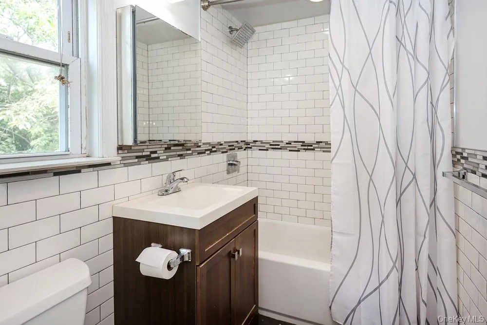 494 Sally Road, North Hempstead, NY, 3 Bedrooms Bedrooms, 6 Rooms Rooms,2 BathroomsBathrooms,Residential,For Rent,Sally,0,1042036 494 Sally Road, North Hempstead, NY, 3 Bedrooms Bedrooms, 6 Rooms Rooms,2 BathroomsBathrooms,Residential,For Rent,Sally,0,1042036