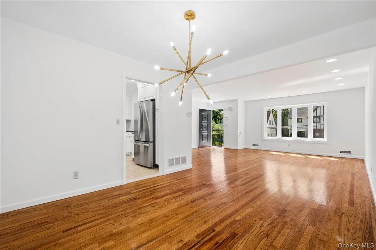 36 Chatham Road, New Rochelle, NY, 3 Bedrooms Bedrooms, 7 Rooms Rooms,2 BathroomsBathrooms,Residential Lease,For Rent,Chatham,0,1042041 36 Chatham Road, New Rochelle, NY, 3 Bedrooms Bedrooms, 7 Rooms Rooms,2 BathroomsBathrooms,Residential Lease,For Rent,Chatham,0,1042041