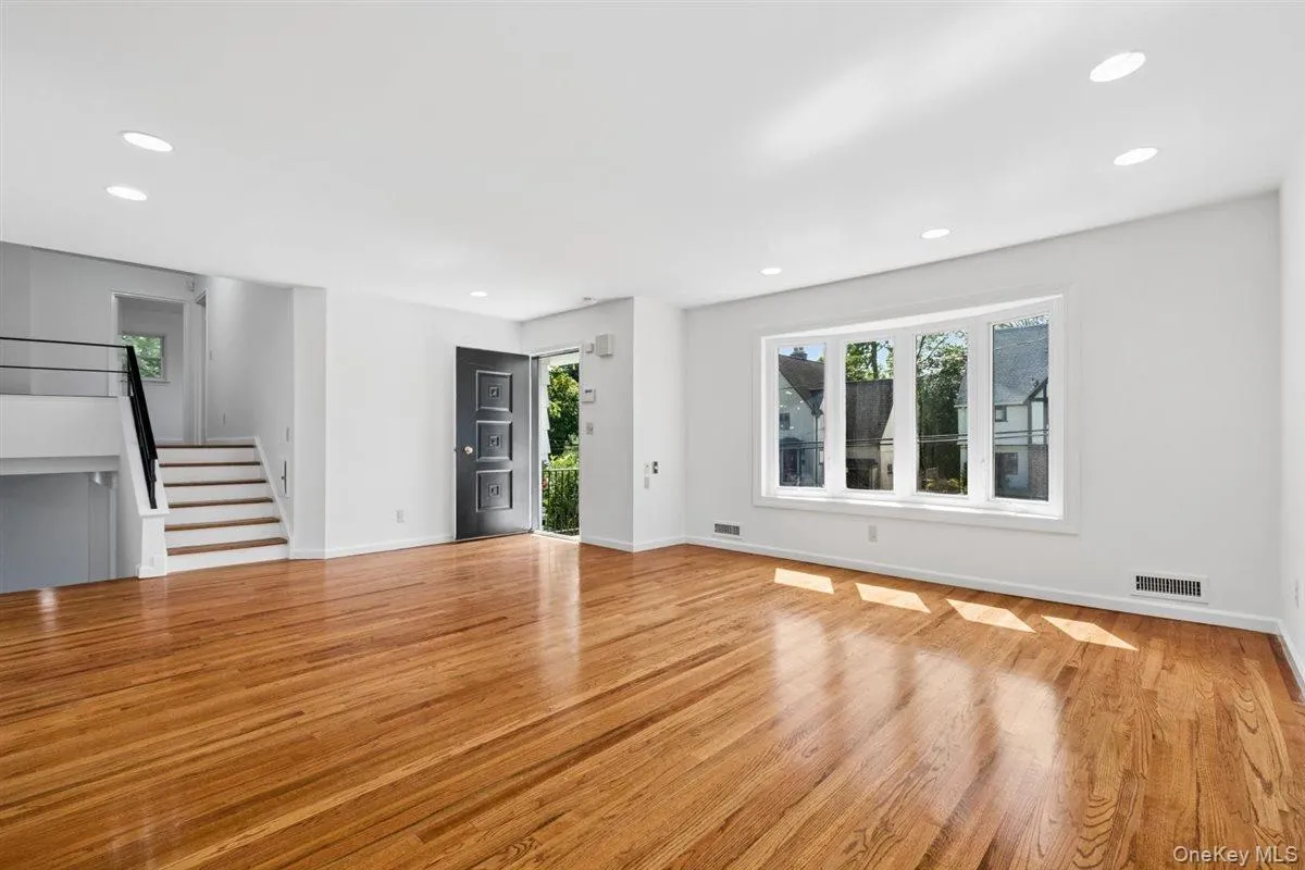 36 Chatham Road, New Rochelle, NY, 3 Bedrooms Bedrooms, 7 Rooms Rooms,2 BathroomsBathrooms,Residential Lease,For Rent,Chatham,0,1042041 36 Chatham Road, New Rochelle, NY, 3 Bedrooms Bedrooms, 7 Rooms Rooms,2 BathroomsBathrooms,Residential Lease,For Rent,Chatham,0,1042041