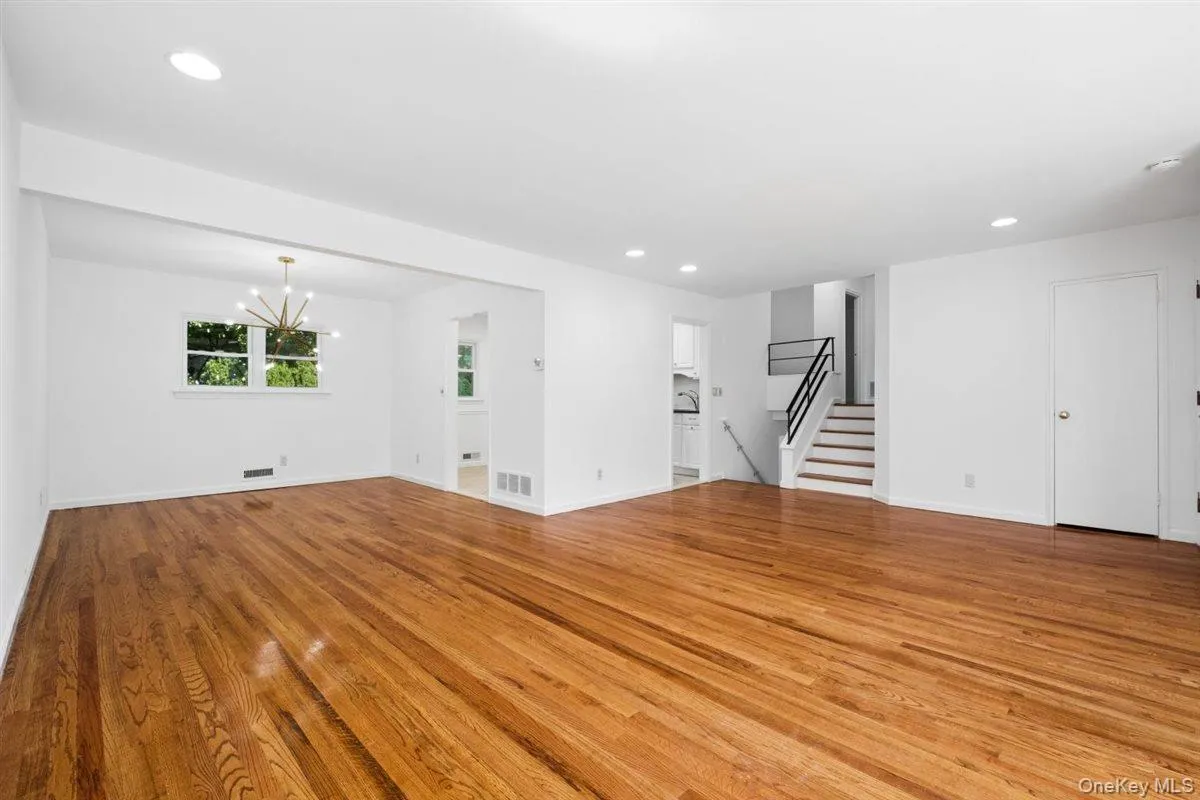 36 Chatham Road, New Rochelle, NY, 3 Bedrooms Bedrooms, 7 Rooms Rooms,2 BathroomsBathrooms,Residential Lease,For Rent,Chatham,0,1042041 36 Chatham Road, New Rochelle, NY, 3 Bedrooms Bedrooms, 7 Rooms Rooms,2 BathroomsBathrooms,Residential Lease,For Rent,Chatham,0,1042041