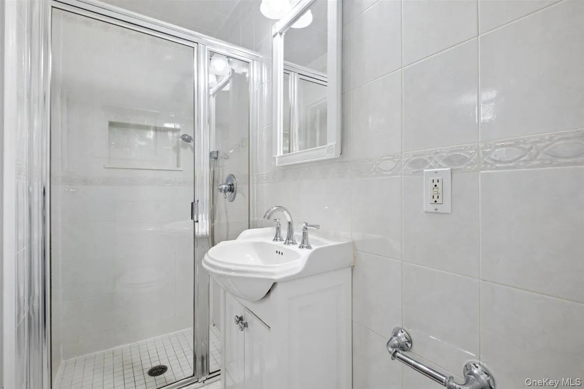 36 Chatham Road, New Rochelle, NY, 3 Bedrooms Bedrooms, 7 Rooms Rooms,2 BathroomsBathrooms,Residential Lease,For Rent,Chatham,0,1042041 36 Chatham Road, New Rochelle, NY, 3 Bedrooms Bedrooms, 7 Rooms Rooms,2 BathroomsBathrooms,Residential Lease,For Rent,Chatham,0,1042041