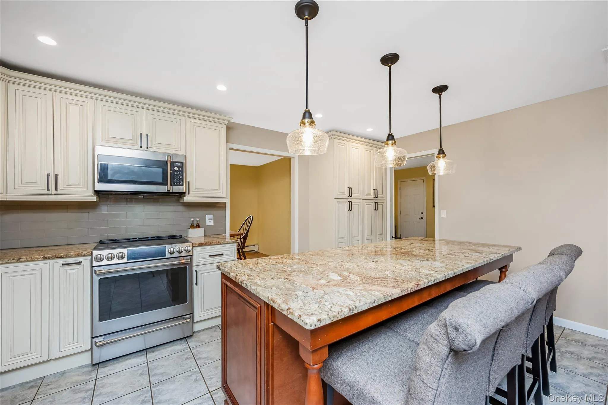 15 Melrose Lane, Smithtown, NY, 4 Bedrooms Bedrooms, 8 Rooms Rooms,2 BathroomsBathrooms,Residential,For Rent,Melrose,0,1042052 15 Melrose Lane, Smithtown, NY, 4 Bedrooms Bedrooms, 8 Rooms Rooms,2 BathroomsBathrooms,Residential,For Rent,Melrose,0,1042052