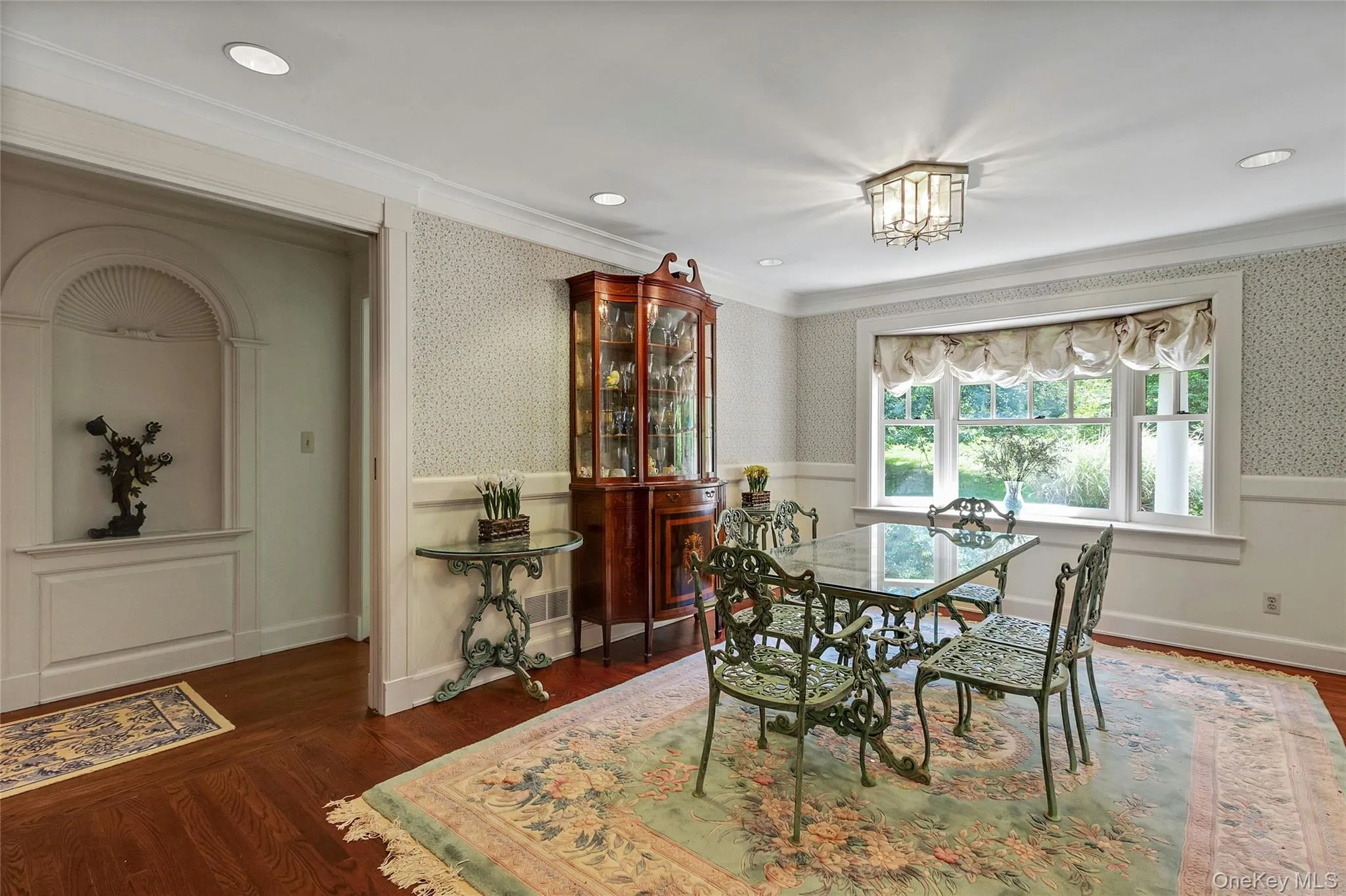 Dining room with bay window. Dining room with bay window.