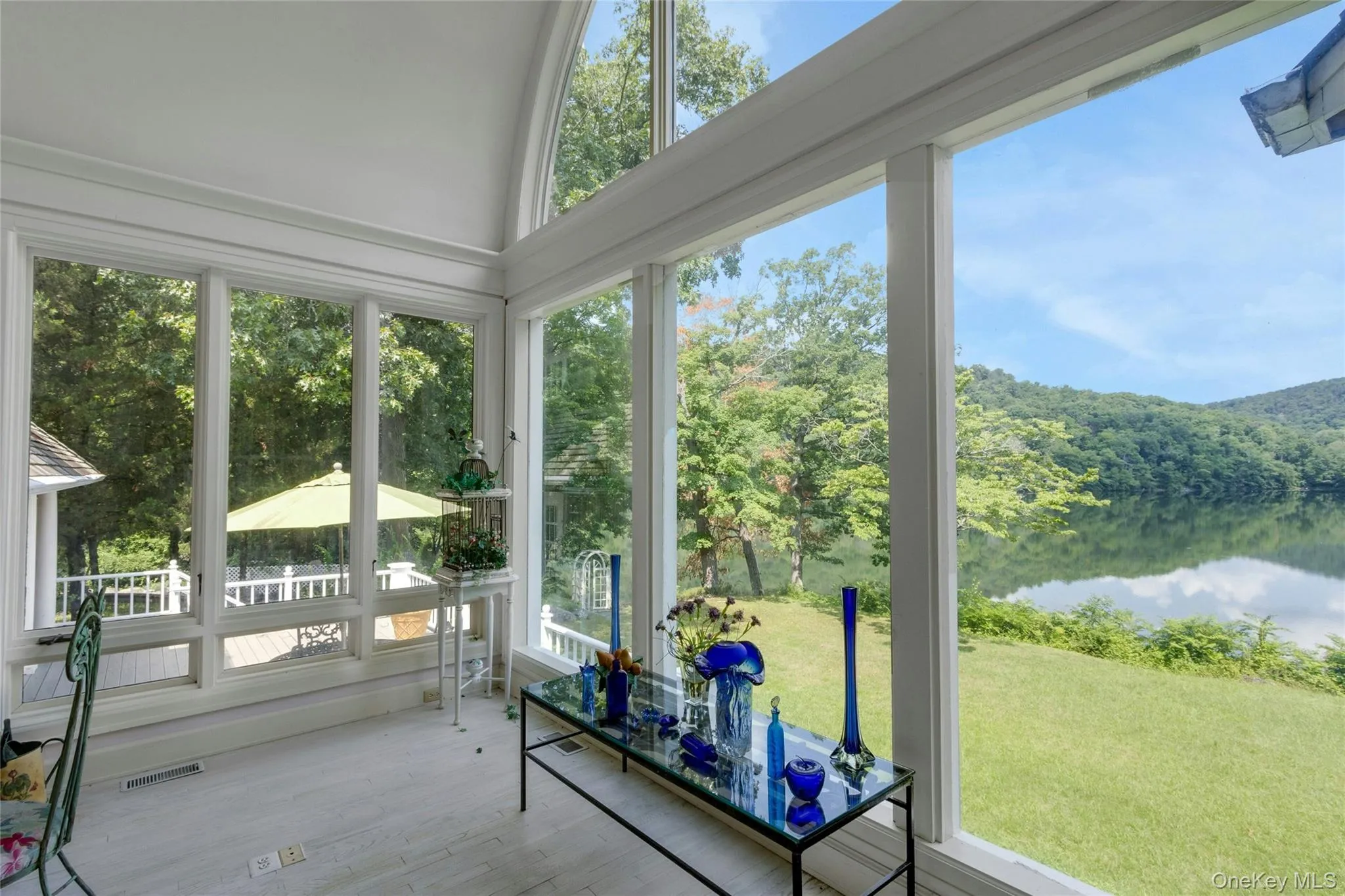 Sun room, with views of Wee Wah lake and sun filled porch. Sun room, with views of Wee Wah lake and sun filled porch.