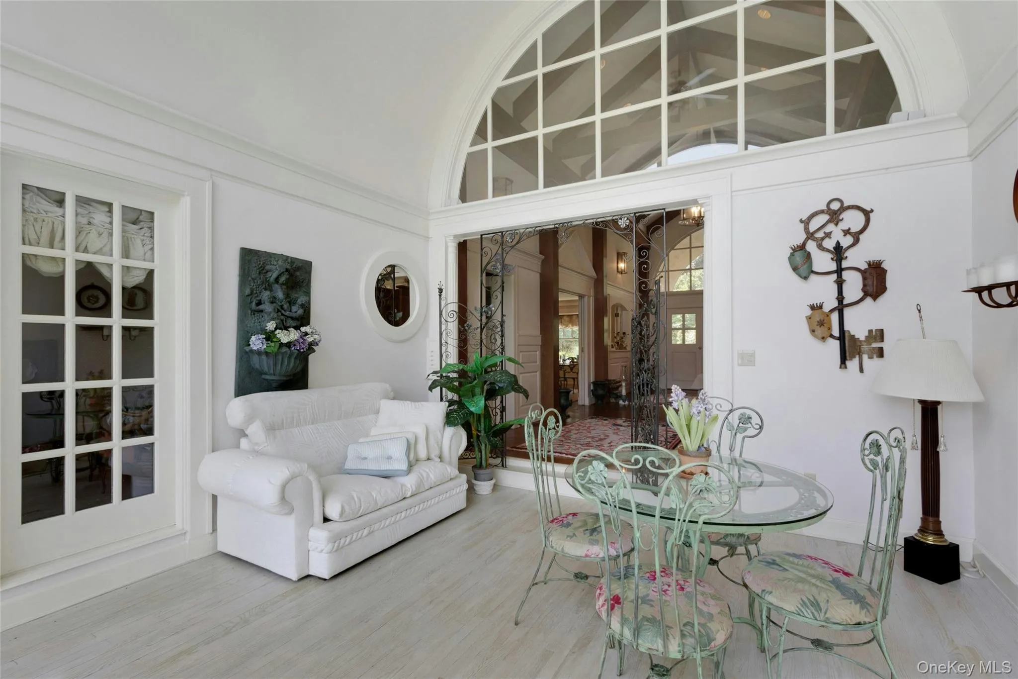 Sun room, looking towards the front entrance. Sun room, looking towards the front entrance.