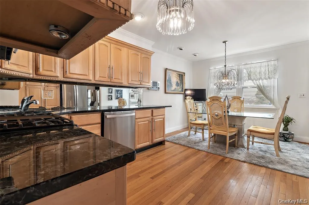 20 Old Farm Road, New Rochelle, NY, 5 Bedrooms Bedrooms, 9 Rooms Rooms,2 BathroomsBathrooms,Residential,For Rent,Old Farm,0,1042062 20 Old Farm Road, New Rochelle, NY, 5 Bedrooms Bedrooms, 9 Rooms Rooms,2 BathroomsBathrooms,Residential,For Rent,Old Farm,0,1042062