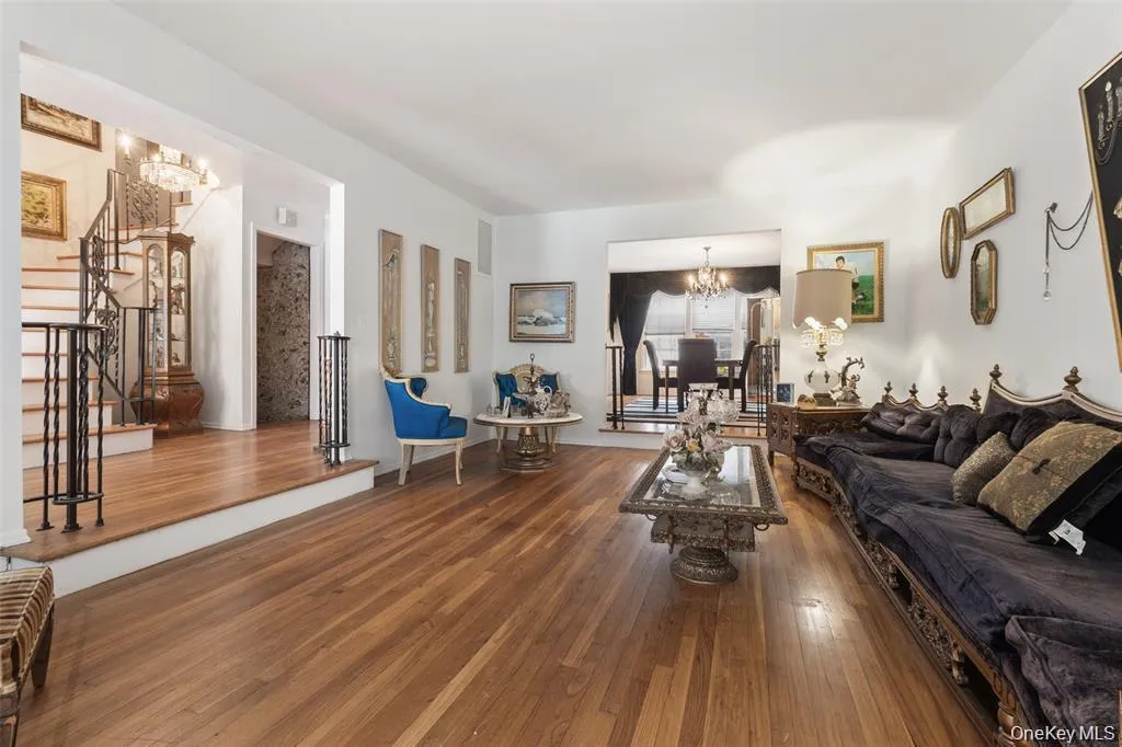 20 Old Farm Road, New Rochelle, NY, 5 Bedrooms Bedrooms, 9 Rooms Rooms,2 BathroomsBathrooms,Residential,For Rent,Old Farm,0,1042062 20 Old Farm Road, New Rochelle, NY, 5 Bedrooms Bedrooms, 9 Rooms Rooms,2 BathroomsBathrooms,Residential,For Rent,Old Farm,0,1042062