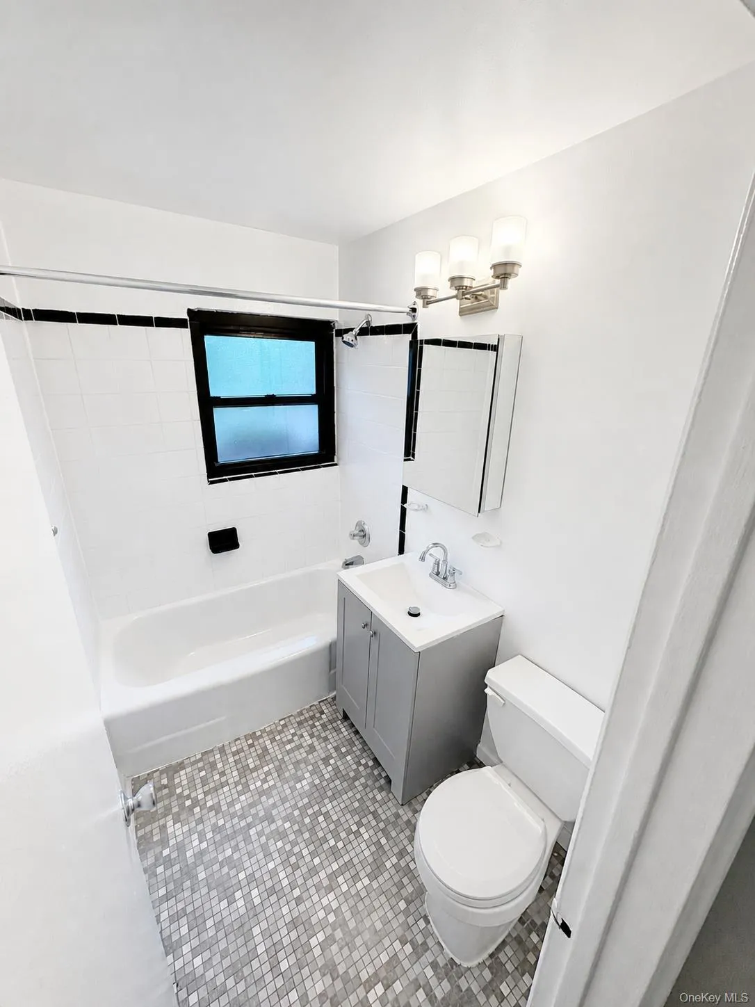 125 Central Avenue, Rye City, NY, 4 Bedroom Bedrooms, 8 Room Rooms,2 BathroomBathrooms,Residential Lease,For Rent,Central,0,1042069 125 Central Avenue, Rye City, NY, 4 Bedroom Bedrooms, 8 Room Rooms,2 BathroomBathrooms,Residential Lease,For Rent,Central,0,1042069
