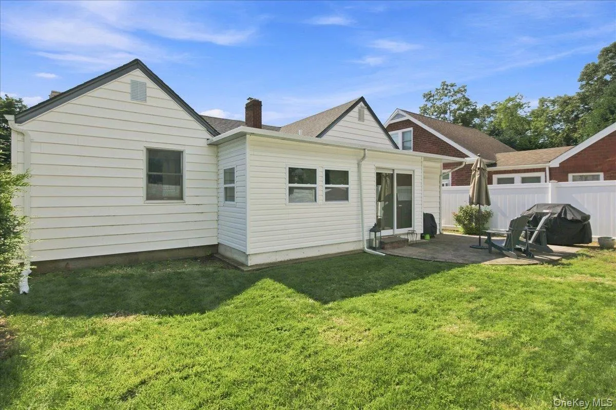51 Dawson Avenue, Smithtown, NY, 2 Bedrooms Bedrooms, 7 Rooms Rooms,2 BathroomsBathrooms,Residential,For Rent,Dawson,0,1042076 51 Dawson Avenue, Smithtown, NY, 2 Bedrooms Bedrooms, 7 Rooms Rooms,2 BathroomsBathrooms,Residential,For Rent,Dawson,0,1042076