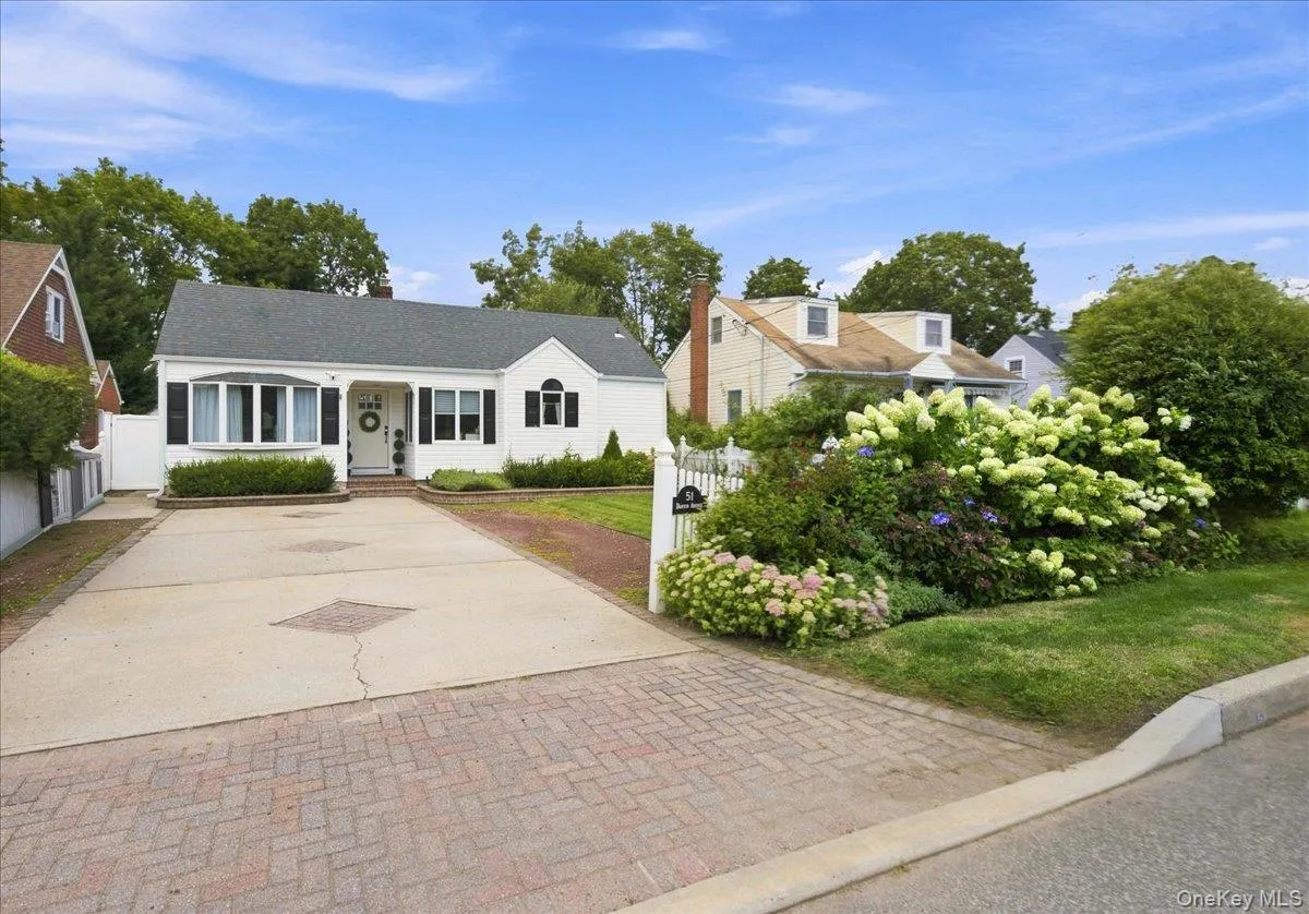 51 Dawson Avenue, Smithtown, NY, 2 Bedrooms Bedrooms, 7 Rooms Rooms,2 BathroomsBathrooms,Residential,For Rent,Dawson,0,1042076 51 Dawson Avenue, Smithtown, NY, 2 Bedrooms Bedrooms, 7 Rooms Rooms,2 BathroomsBathrooms,Residential,For Rent,Dawson,0,1042076