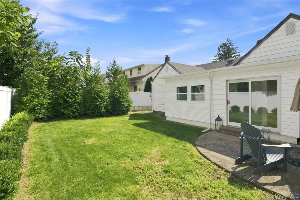 51 Dawson Avenue, Smithtown, NY, 2 Bedrooms Bedrooms, 7 Rooms Rooms,2 BathroomsBathrooms,Residential,For Rent,Dawson,0,1042076 51 Dawson Avenue, Smithtown, NY, 2 Bedrooms Bedrooms, 7 Rooms Rooms,2 BathroomsBathrooms,Residential,For Rent,Dawson,0,1042076