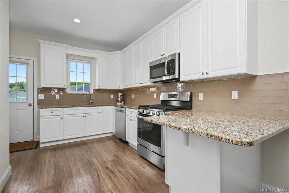 4 Alex Court, Lloyd, NY, 3 Bedrooms Bedrooms, 6 Rooms Rooms,2 BathroomsBathrooms,Residential,For Rent,Alex,0,1042078 4 Alex Court, Lloyd, NY, 3 Bedrooms Bedrooms, 6 Rooms Rooms,2 BathroomsBathrooms,Residential,For Rent,Alex,0,1042078
