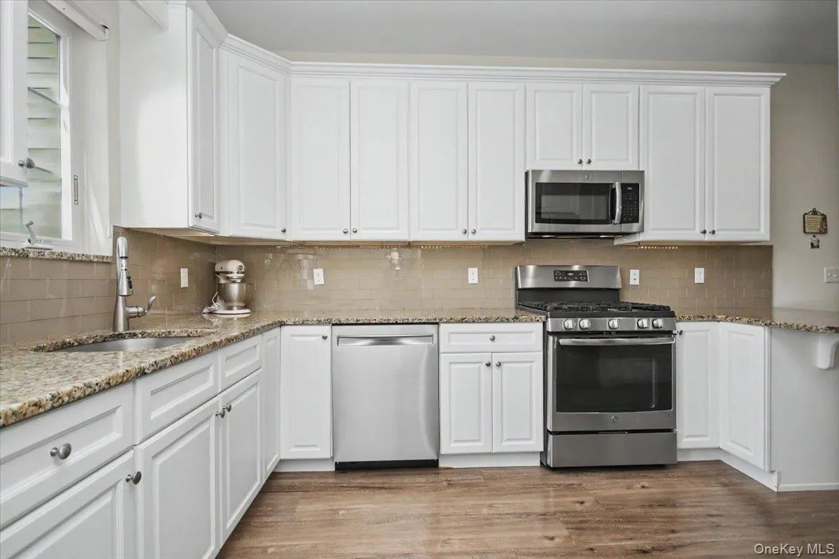 4 Alex Court, Lloyd, NY, 3 Bedrooms Bedrooms, 6 Rooms Rooms,2 BathroomsBathrooms,Residential,For Rent,Alex,0,1042078 4 Alex Court, Lloyd, NY, 3 Bedrooms Bedrooms, 6 Rooms Rooms,2 BathroomsBathrooms,Residential,For Rent,Alex,0,1042078