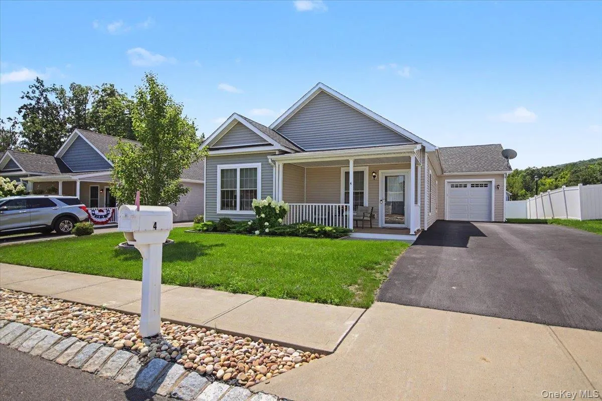 4 Alex Court, Lloyd, NY, 3 Bedrooms Bedrooms, 6 Rooms Rooms,2 BathroomsBathrooms,Residential,For Rent,Alex,0,1042078 4 Alex Court, Lloyd, NY, 3 Bedrooms Bedrooms, 6 Rooms Rooms,2 BathroomsBathrooms,Residential,For Rent,Alex,0,1042078