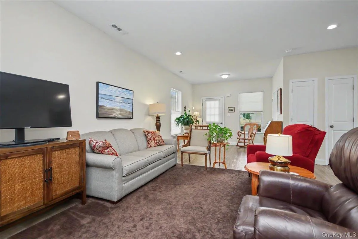 4 Alex Court, Lloyd, NY, 3 Bedrooms Bedrooms, 6 Rooms Rooms,2 BathroomsBathrooms,Residential,For Rent,Alex,0,1042078 4 Alex Court, Lloyd, NY, 3 Bedrooms Bedrooms, 6 Rooms Rooms,2 BathroomsBathrooms,Residential,For Rent,Alex,0,1042078