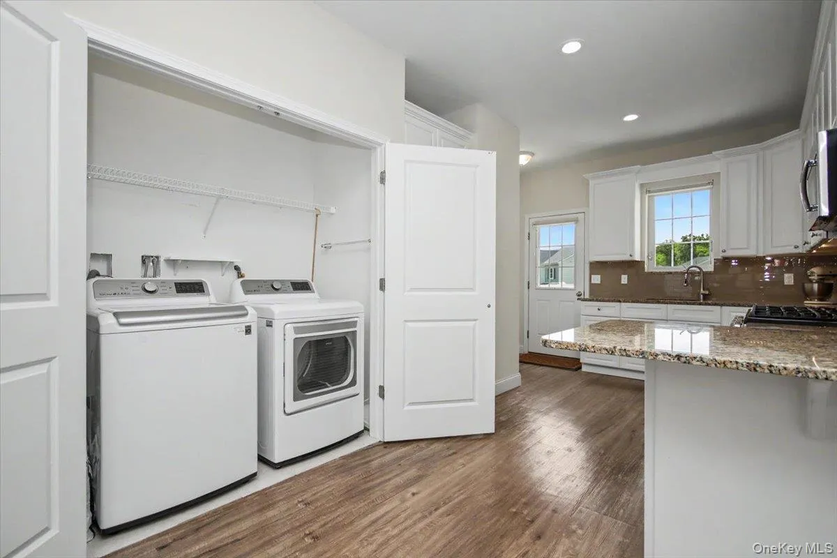 4 Alex Court, Lloyd, NY, 3 Bedrooms Bedrooms, 6 Rooms Rooms,2 BathroomsBathrooms,Residential,For Rent,Alex,0,1042078 4 Alex Court, Lloyd, NY, 3 Bedrooms Bedrooms, 6 Rooms Rooms,2 BathroomsBathrooms,Residential,For Rent,Alex,0,1042078