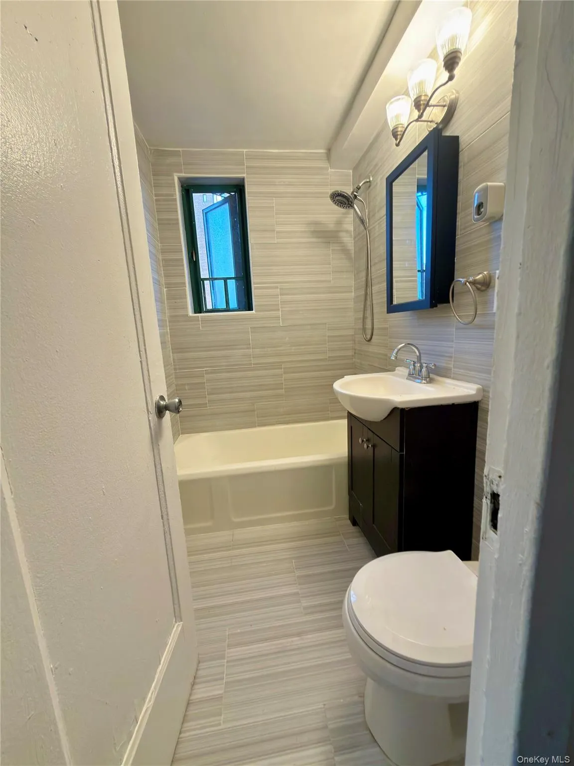 1591 Metropolitan Avenue, New York, NY, 1 Bedroom Bedrooms, 3 Rooms Rooms,1 BathroomBathrooms,Residential,For Rent,Metropolitan,0,1042082 1591 Metropolitan Avenue, New York, NY, 1 Bedroom Bedrooms, 3 Rooms Rooms,1 BathroomBathrooms,Residential,For Rent,Metropolitan,0,1042082