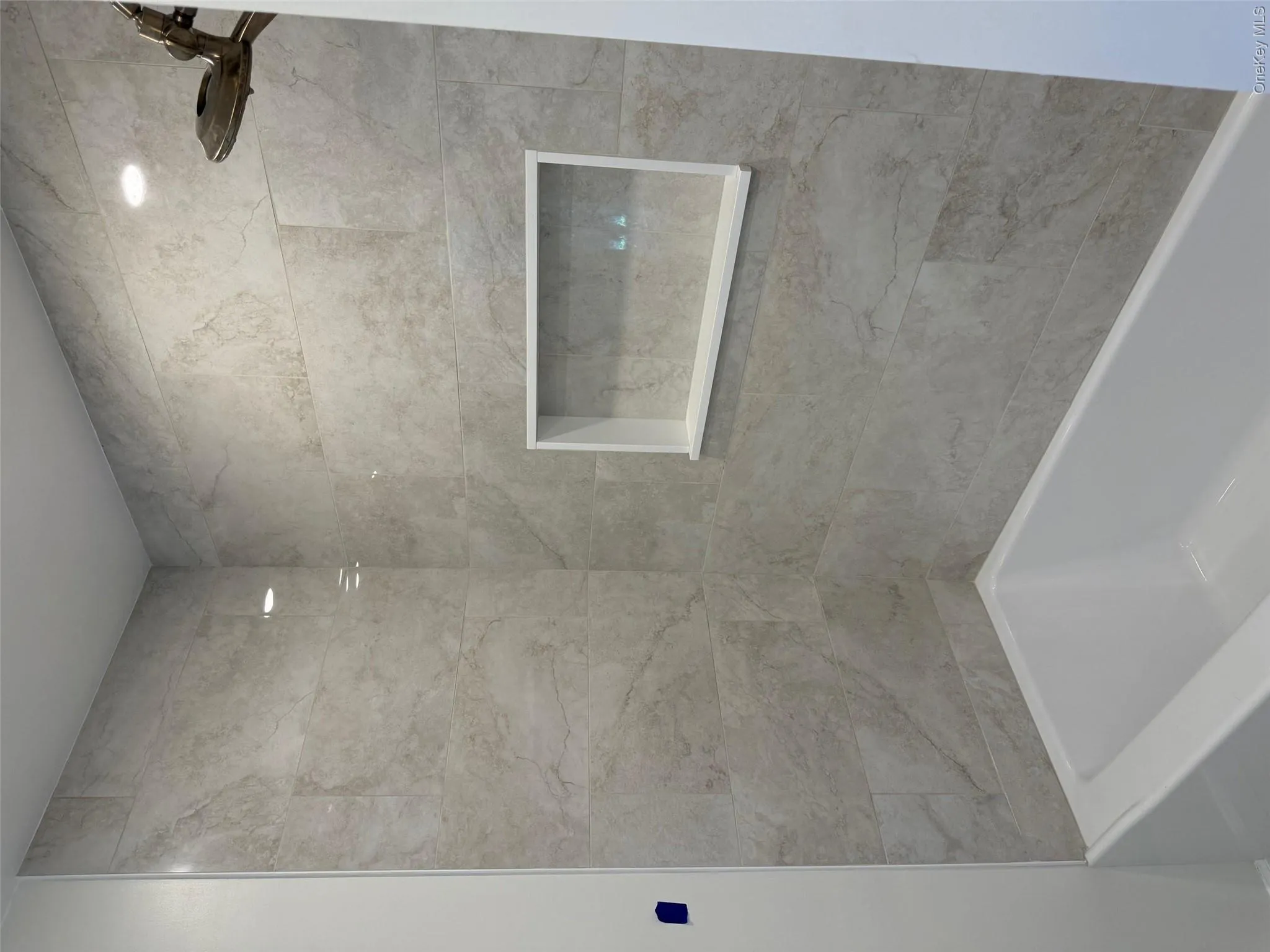 Bathroom with shower / washtub combination Bathroom with shower / washtub combination