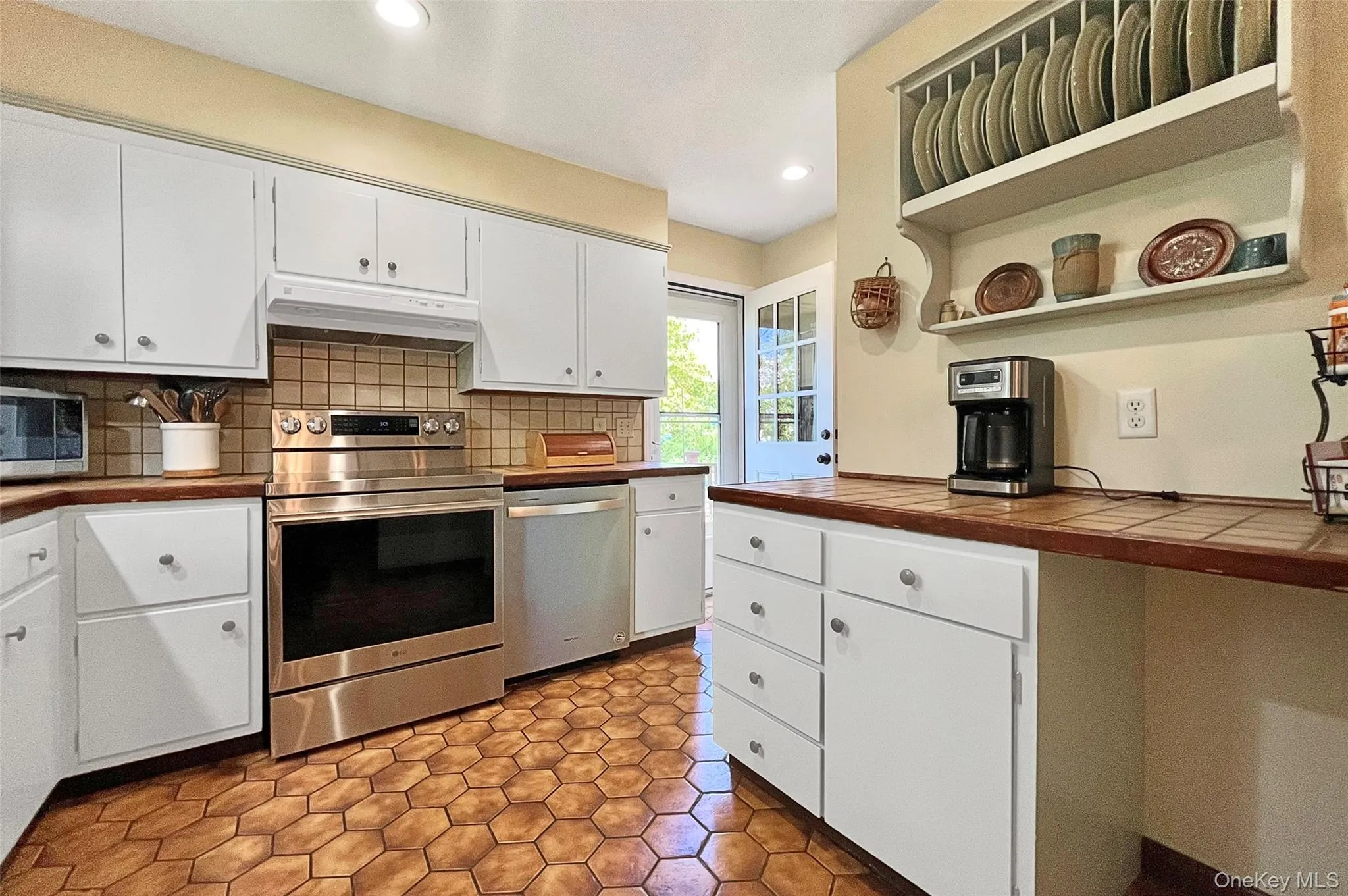 216 Spackenkill Road, Poughkeepsie, NY, 3 Bedrooms Bedrooms, 6 Rooms Rooms,2 BathroomsBathrooms,Residential,For Rent,Spackenkill,0,1042090 216 Spackenkill Road, Poughkeepsie, NY, 3 Bedrooms Bedrooms, 6 Rooms Rooms,2 BathroomsBathrooms,Residential,For Rent,Spackenkill,0,1042090