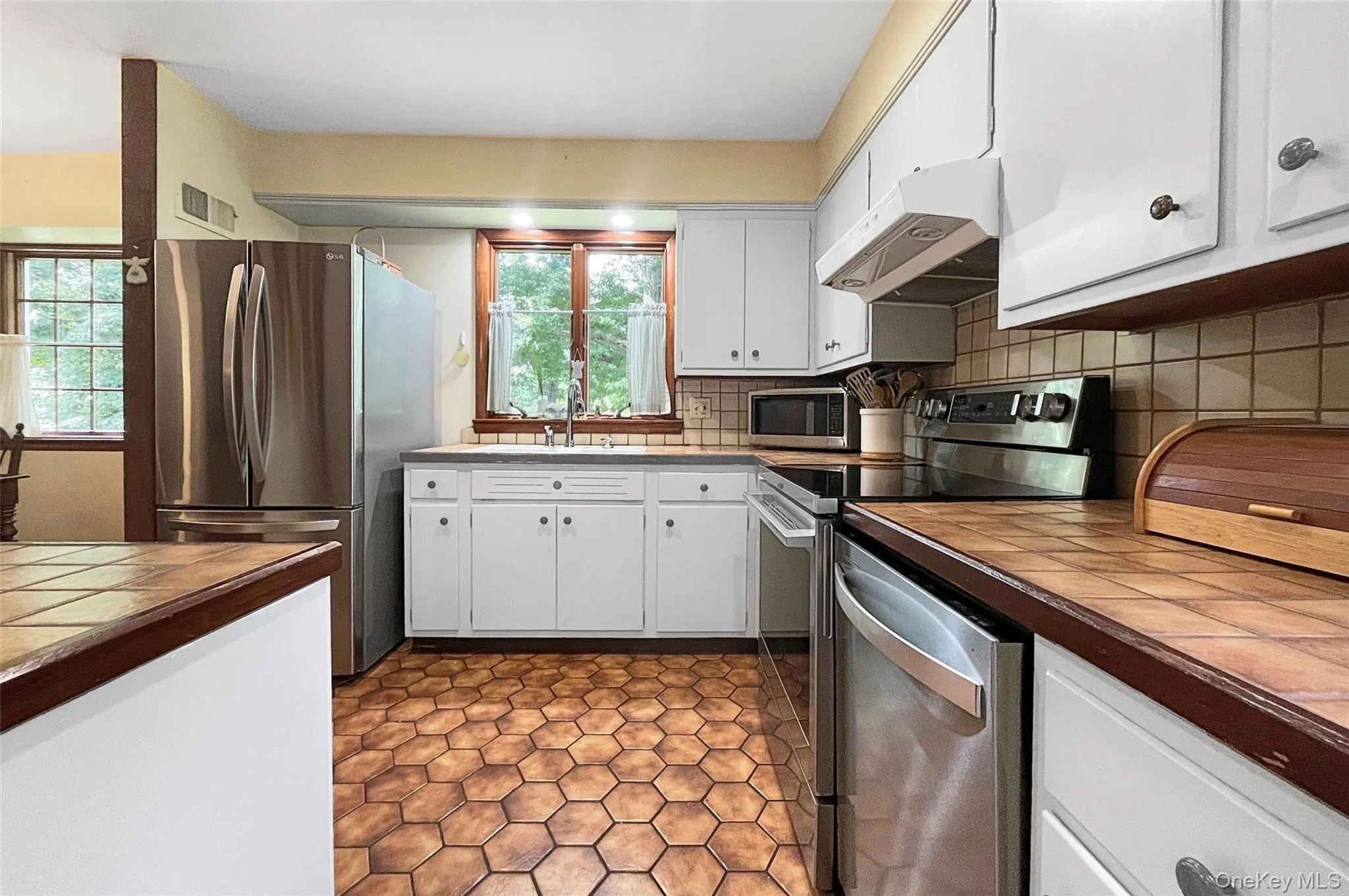 216 Spackenkill Road, Poughkeepsie, NY, 3 Bedrooms Bedrooms, 6 Rooms Rooms,2 BathroomsBathrooms,Residential,For Rent,Spackenkill,0,1042090 216 Spackenkill Road, Poughkeepsie, NY, 3 Bedrooms Bedrooms, 6 Rooms Rooms,2 BathroomsBathrooms,Residential,For Rent,Spackenkill,0,1042090