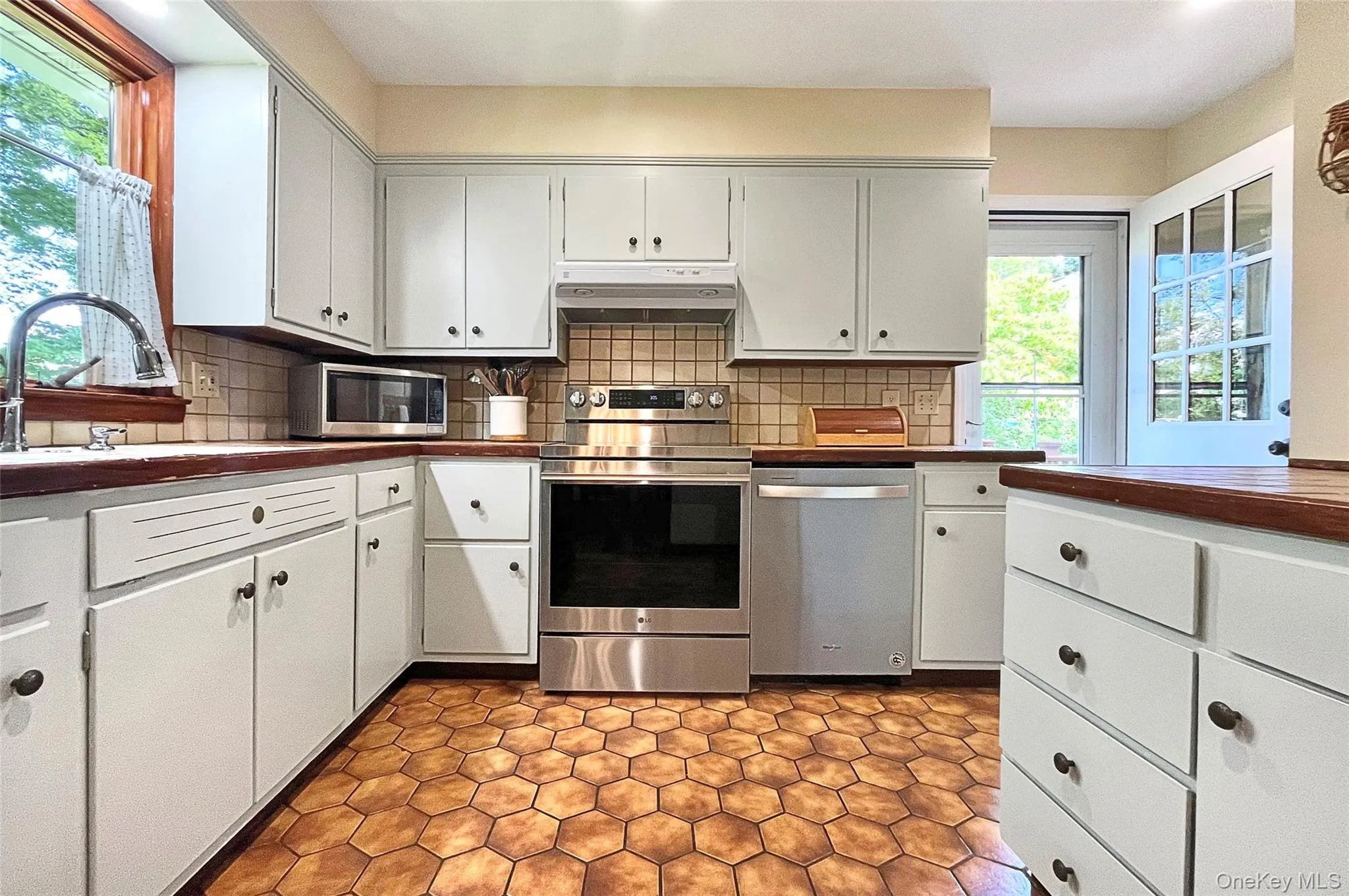 216 Spackenkill Road, Poughkeepsie, NY, 3 Bedrooms Bedrooms, 6 Rooms Rooms,2 BathroomsBathrooms,Residential,For Rent,Spackenkill,0,1042090 216 Spackenkill Road, Poughkeepsie, NY, 3 Bedrooms Bedrooms, 6 Rooms Rooms,2 BathroomsBathrooms,Residential,For Rent,Spackenkill,0,1042090