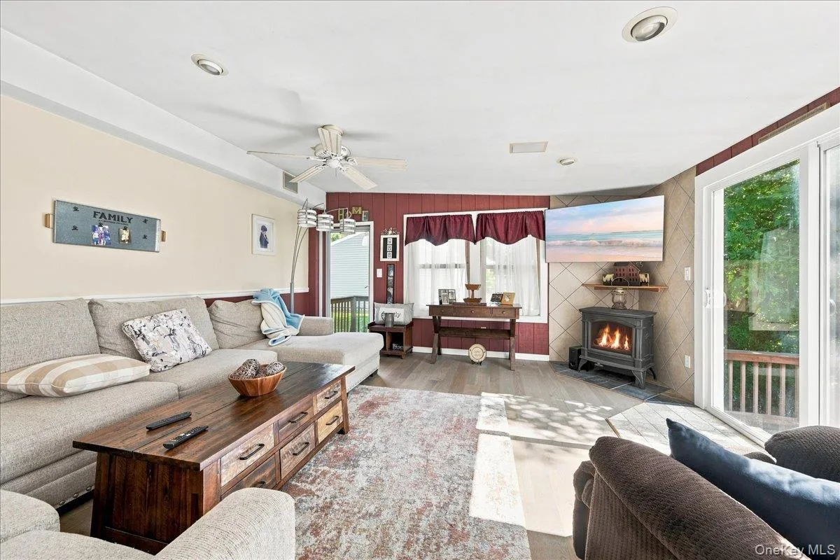 34 Fairfax Road, Fishkill, NY, 3 Bedrooms Bedrooms, 9 Rooms Rooms,2 BathroomsBathrooms,Residential,For Rent,Fairfax,0,1042092 34 Fairfax Road, Fishkill, NY, 3 Bedrooms Bedrooms, 9 Rooms Rooms,2 BathroomsBathrooms,Residential,For Rent,Fairfax,0,1042092