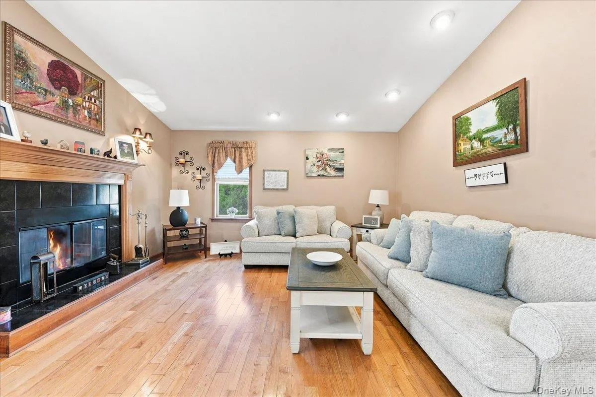 34 Fairfax Road, Fishkill, NY, 3 Bedrooms Bedrooms, 9 Rooms Rooms,2 BathroomsBathrooms,Residential,For Rent,Fairfax,0,1042092 34 Fairfax Road, Fishkill, NY, 3 Bedrooms Bedrooms, 9 Rooms Rooms,2 BathroomsBathrooms,Residential,For Rent,Fairfax,0,1042092