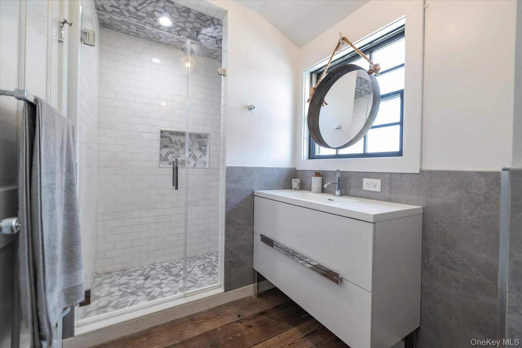 Full bath with walk in shower Full bath with walk in shower