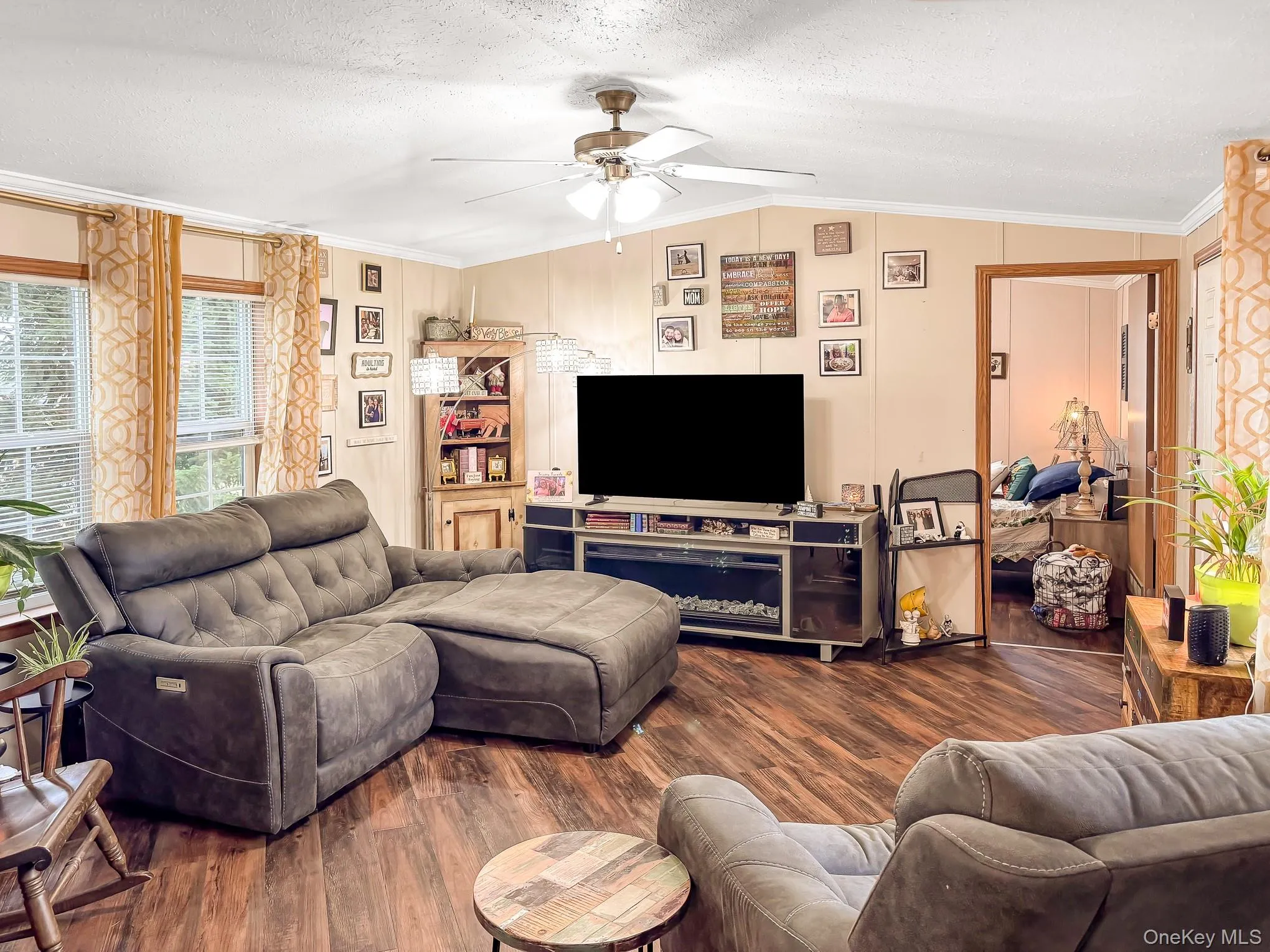 37 Hubbard, Riverhead, NY, 2 Bedrooms Bedrooms, 5 Rooms Rooms,1 BathroomBathrooms,Residential,For Rent,Hubbard,0,1042106 37 Hubbard, Riverhead, NY, 2 Bedrooms Bedrooms, 5 Rooms Rooms,1 BathroomBathrooms,Residential,For Rent,Hubbard,0,1042106