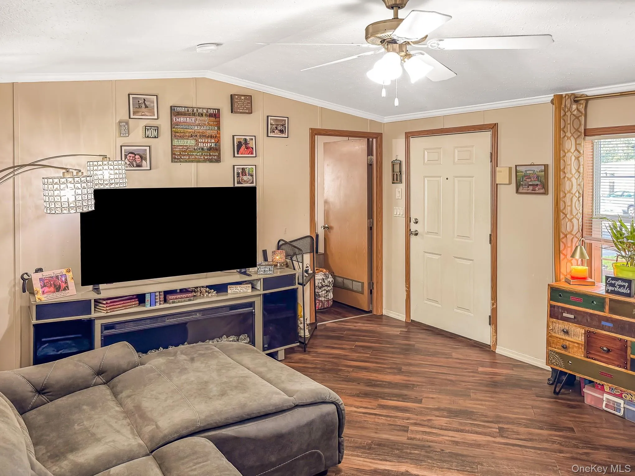 37 Hubbard, Riverhead, NY, 2 Bedrooms Bedrooms, 5 Rooms Rooms,1 BathroomBathrooms,Residential,For Rent,Hubbard,0,1042106 37 Hubbard, Riverhead, NY, 2 Bedrooms Bedrooms, 5 Rooms Rooms,1 BathroomBathrooms,Residential,For Rent,Hubbard,0,1042106