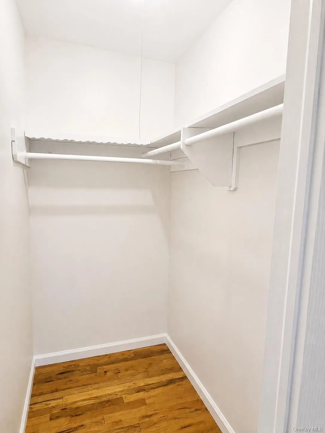 Spacious Walk- in Closet Spacious Walk- in Closet