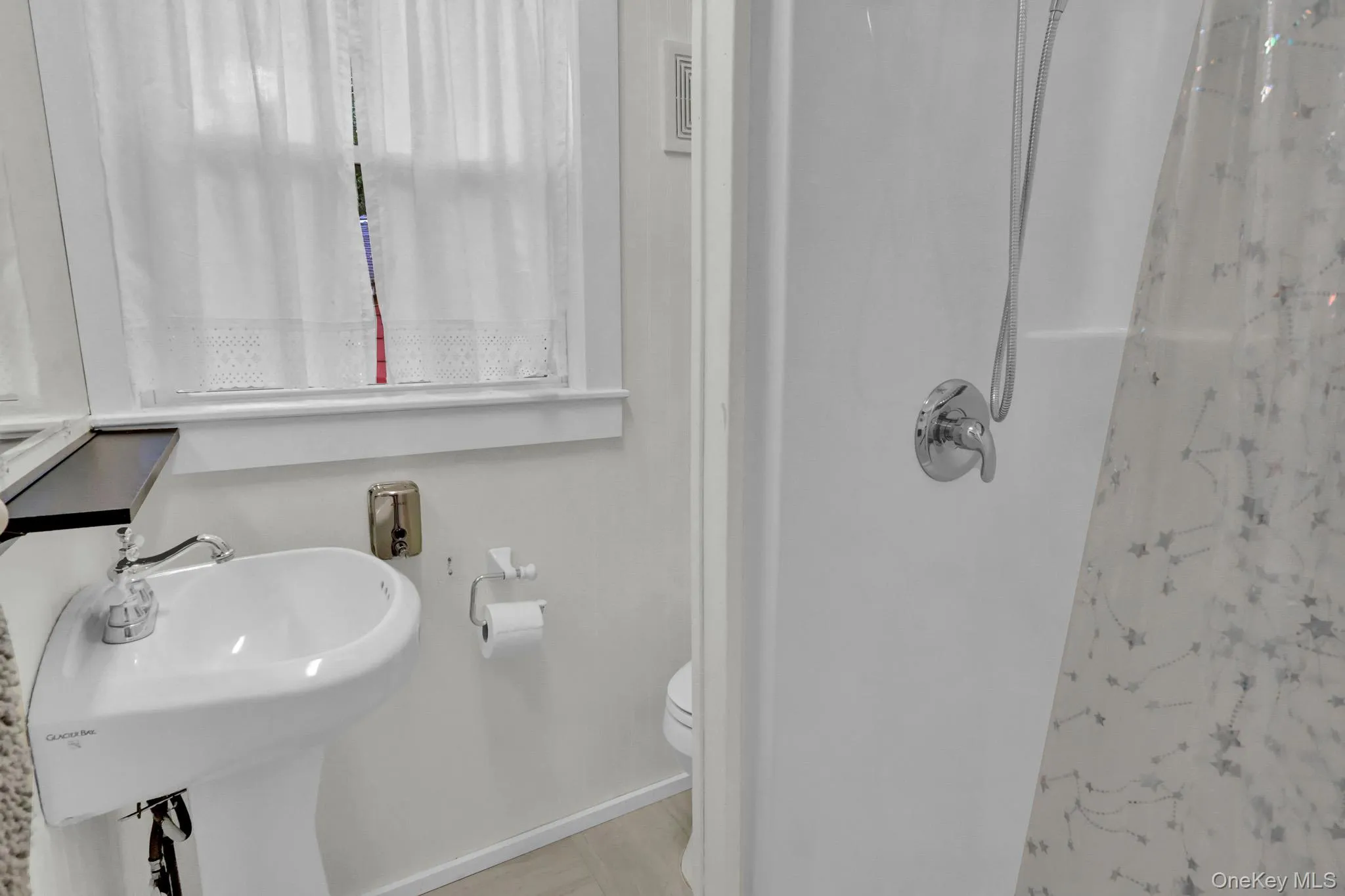 15 Cottage Road, Riverhead, NY, 2 Bedrooms Bedrooms, 4 Rooms Rooms,1 BathroomBathrooms,Residential,For Rent,Cottage,0,1042120 15 Cottage Road, Riverhead, NY, 2 Bedrooms Bedrooms, 4 Rooms Rooms,1 BathroomBathrooms,Residential,For Rent,Cottage,0,1042120