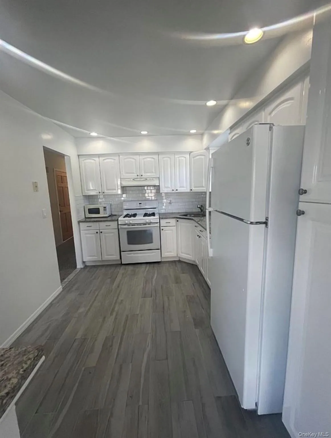 4304 72nd Street, New York, NY, 3 Bedrooms Bedrooms, 5 Rooms Rooms,2 BathroomsBathrooms,Residential Lease,For Rent,72nd,0,1042122 4304 72nd Street, New York, NY, 3 Bedrooms Bedrooms, 5 Rooms Rooms,2 BathroomsBathrooms,Residential Lease,For Rent,72nd,0,1042122
