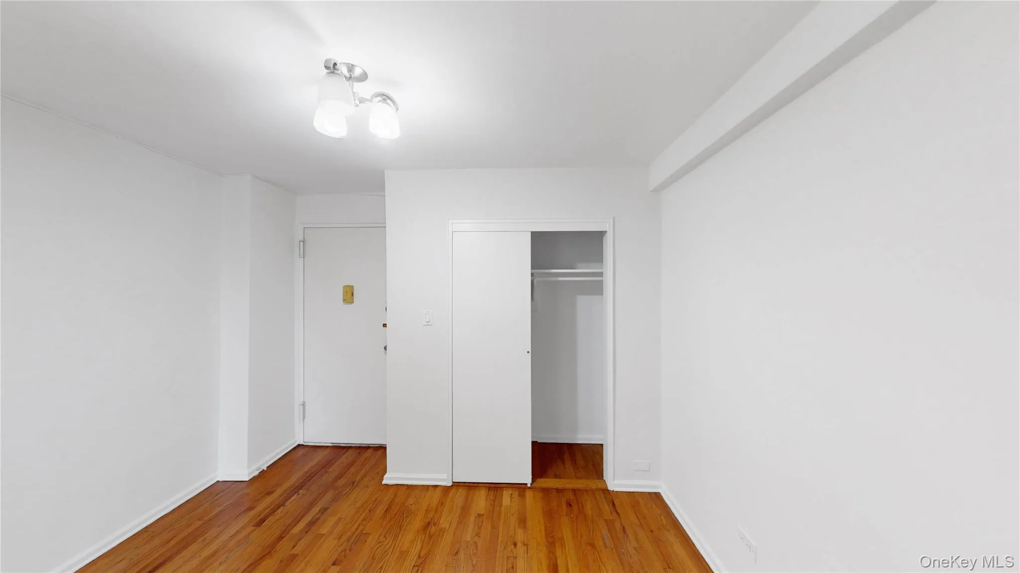 60-11 Broadway, New York, NY, 1 Bedroom Bedrooms, 3 Rooms Rooms,1 BathroomBathrooms,Residential,For Rent,Broadway,0,1042123 60-11 Broadway, New York, NY, 1 Bedroom Bedrooms, 3 Rooms Rooms,1 BathroomBathrooms,Residential,For Rent,Broadway,0,1042123