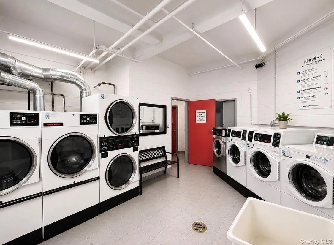 60-11 Broadway, New York, NY, 1 Bedroom Bedrooms, 3 Rooms Rooms,1 BathroomBathrooms,Residential,For Rent,Broadway,0,1042123 60-11 Broadway, New York, NY, 1 Bedroom Bedrooms, 3 Rooms Rooms,1 BathroomBathrooms,Residential,For Rent,Broadway,0,1042123