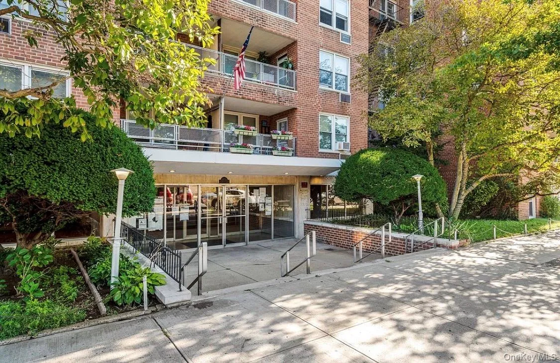 60-11 Broadway, New York, NY, 1 Bedroom Bedrooms, 3 Rooms Rooms,1 BathroomBathrooms,Residential,For Rent,Broadway,0,1042123 60-11 Broadway, New York, NY, 1 Bedroom Bedrooms, 3 Rooms Rooms,1 BathroomBathrooms,Residential,For Rent,Broadway,0,1042123