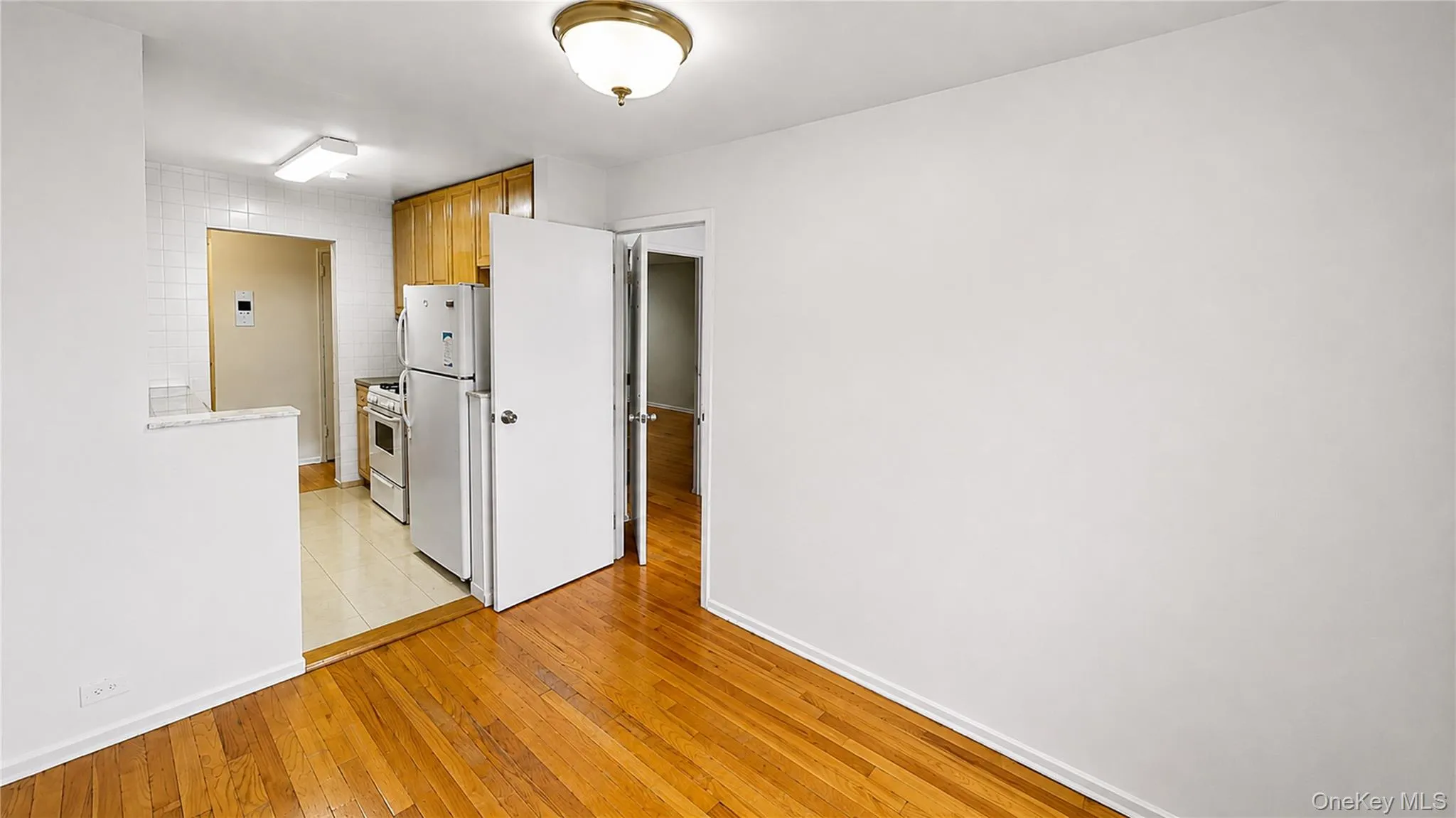 60-11 Broadway, New York, NY, 1 Bedroom Bedrooms, 3 Rooms Rooms,1 BathroomBathrooms,Residential,For Rent,Broadway,0,1042123 60-11 Broadway, New York, NY, 1 Bedroom Bedrooms, 3 Rooms Rooms,1 BathroomBathrooms,Residential,For Rent,Broadway,0,1042123