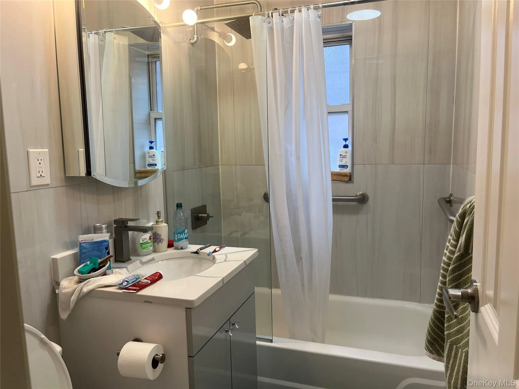 208-10A 39 Avenue, New York, NY, 3 Bedrooms Bedrooms, 5 Rooms Rooms,1 BathroomBathrooms,Residential Lease,For Rent,39,0,1042129 208-10A 39 Avenue, New York, NY, 3 Bedrooms Bedrooms, 5 Rooms Rooms,1 BathroomBathrooms,Residential Lease,For Rent,39,0,1042129