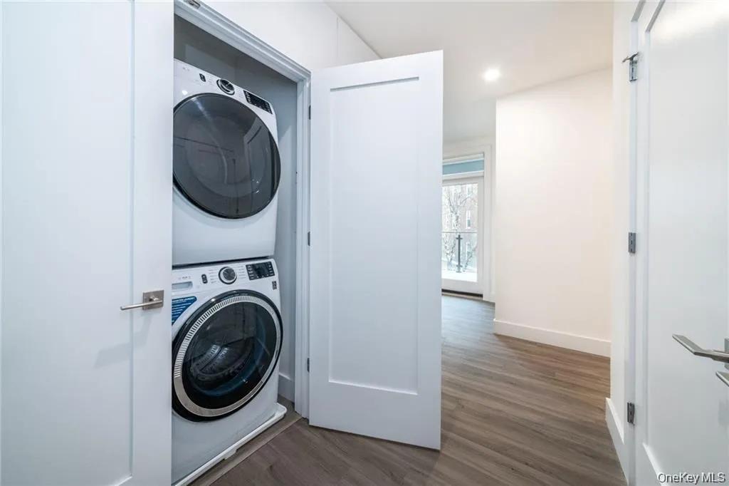 15 Parkview Avenue, Yonkers, NY, 1 Bedroom Bedrooms, 3 Rooms Rooms,1 BathroomBathrooms,Residential Lease,For Rent,Parkview,0,1042130 15 Parkview Avenue, Yonkers, NY, 1 Bedroom Bedrooms, 3 Rooms Rooms,1 BathroomBathrooms,Residential Lease,For Rent,Parkview,0,1042130