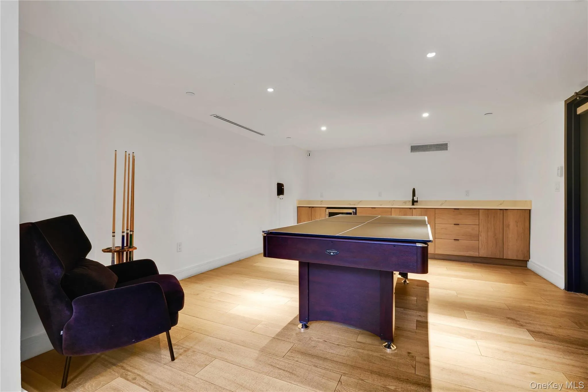 2416 Queens Plaza, New York, NY, 1 Bedroom Bedrooms, 4 Rooms Rooms,2 BathroomsBathrooms,Residential,For Rent,Queens,0,1042132 2416 Queens Plaza, New York, NY, 1 Bedroom Bedrooms, 4 Rooms Rooms,2 BathroomsBathrooms,Residential,For Rent,Queens,0,1042132