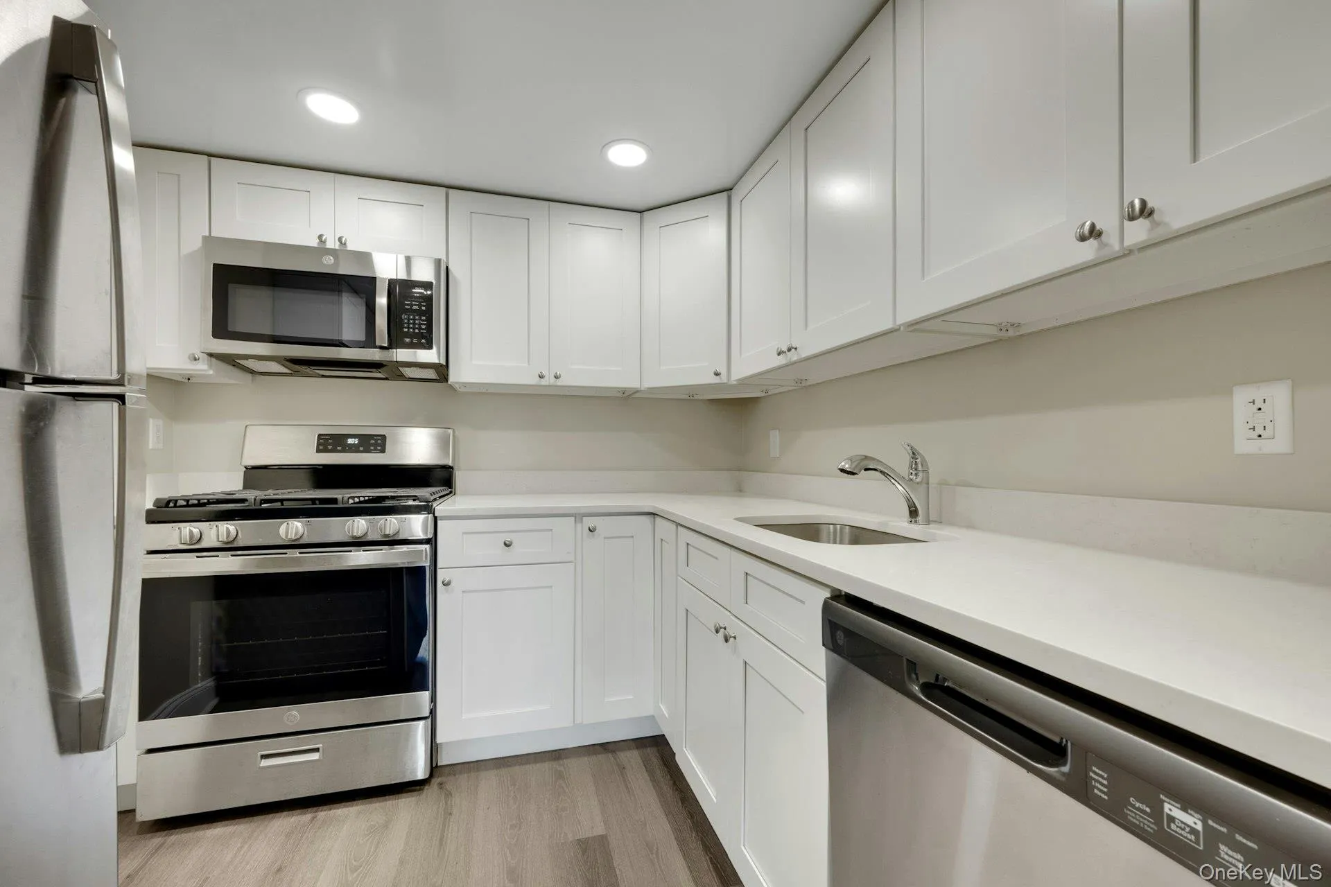 2 Park Avenue, Eastchester, NY, 1 Bedroom Bedrooms, 3 Rooms Rooms,1 BathroomBathrooms,Residential Lease,For Rent,Park,0,1042149 2 Park Avenue, Eastchester, NY, 1 Bedroom Bedrooms, 3 Rooms Rooms,1 BathroomBathrooms,Residential Lease,For Rent,Park,0,1042149
