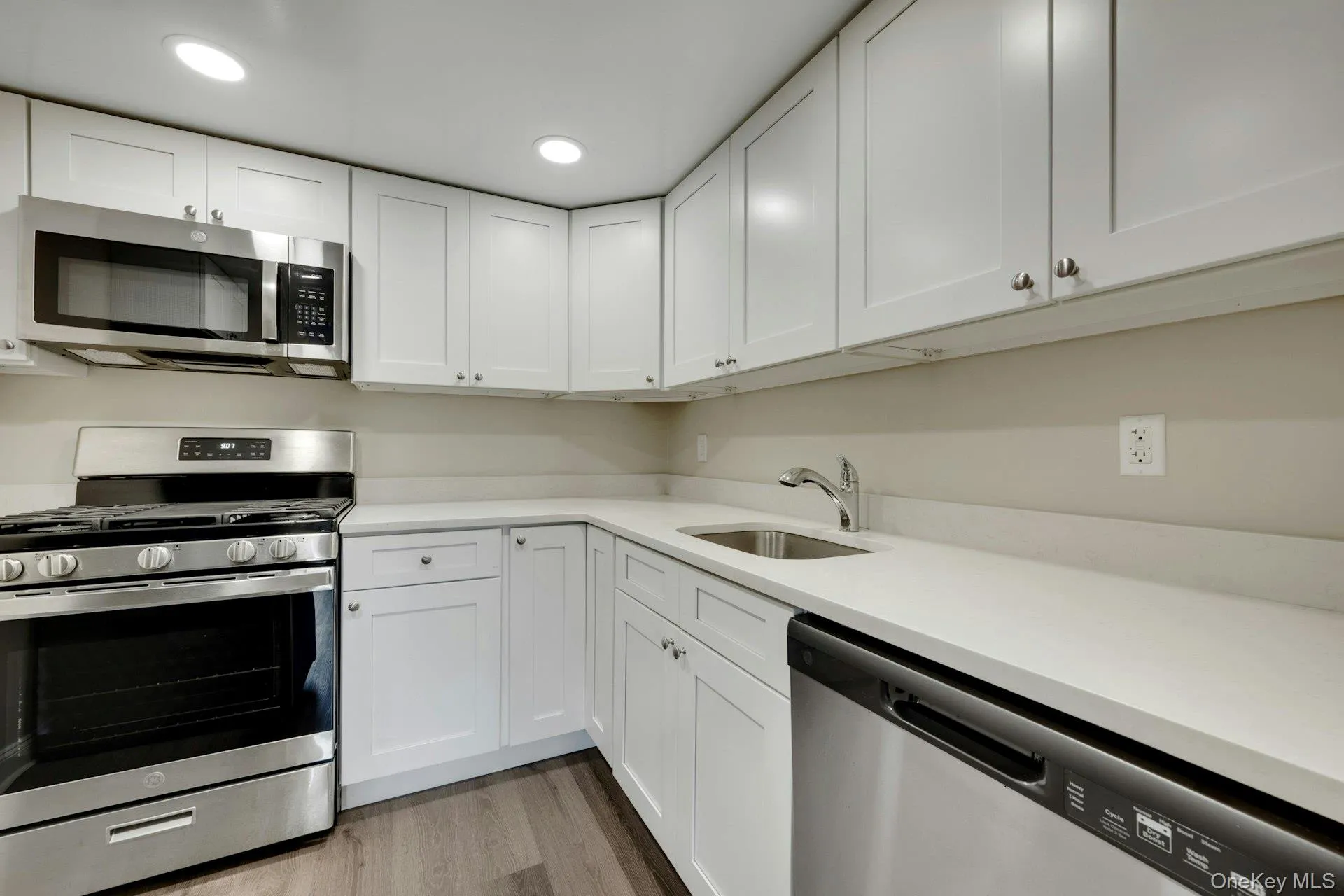 2 Park Avenue, Eastchester, NY, 1 Bedroom Bedrooms, 3 Rooms Rooms,1 BathroomBathrooms,Residential Lease,For Rent,Park,0,1042149 2 Park Avenue, Eastchester, NY, 1 Bedroom Bedrooms, 3 Rooms Rooms,1 BathroomBathrooms,Residential Lease,For Rent,Park,0,1042149
