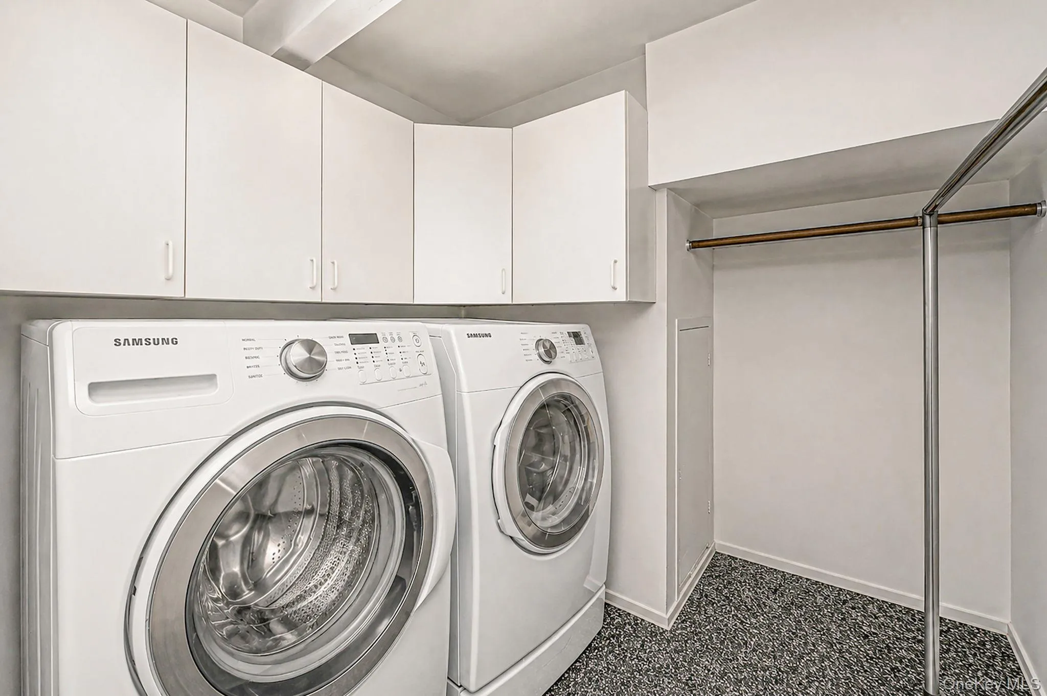 48 Oak Avenue, Smithtown, NY, 3 Bedrooms Bedrooms, 10 Rooms Rooms,3 BathroomsBathrooms,Residential,For Rent,Oak,0,1042150 48 Oak Avenue, Smithtown, NY, 3 Bedrooms Bedrooms, 10 Rooms Rooms,3 BathroomsBathrooms,Residential,For Rent,Oak,0,1042150