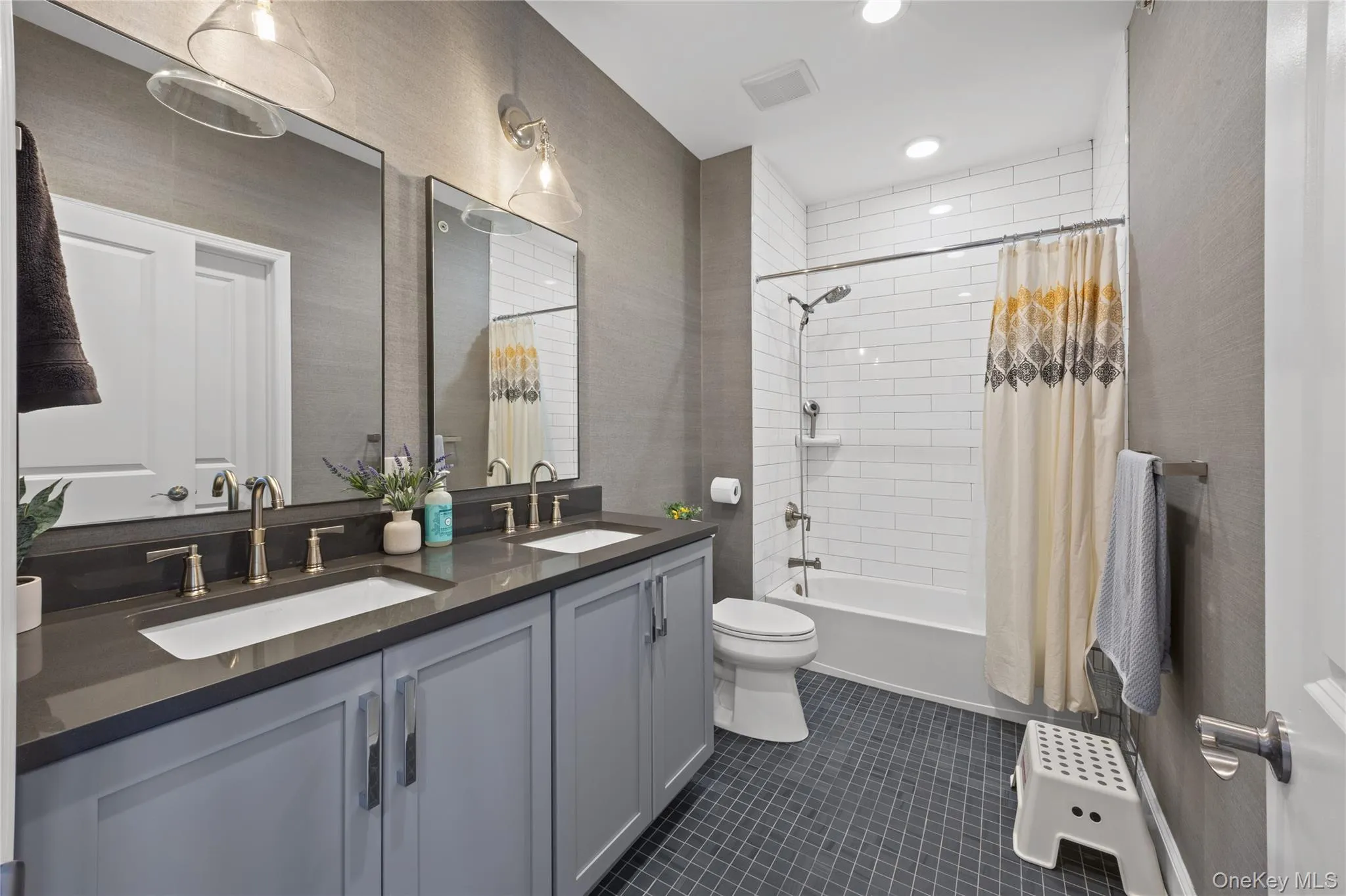 6 Grace Hall Lane, Brookhaven, NY, 2 Bedrooms Bedrooms, 5 Rooms Rooms,2 BathroomsBathrooms,Residential,For Rent,Grace Hall,0,1042166 6 Grace Hall Lane, Brookhaven, NY, 2 Bedrooms Bedrooms, 5 Rooms Rooms,2 BathroomsBathrooms,Residential,For Rent,Grace Hall,0,1042166