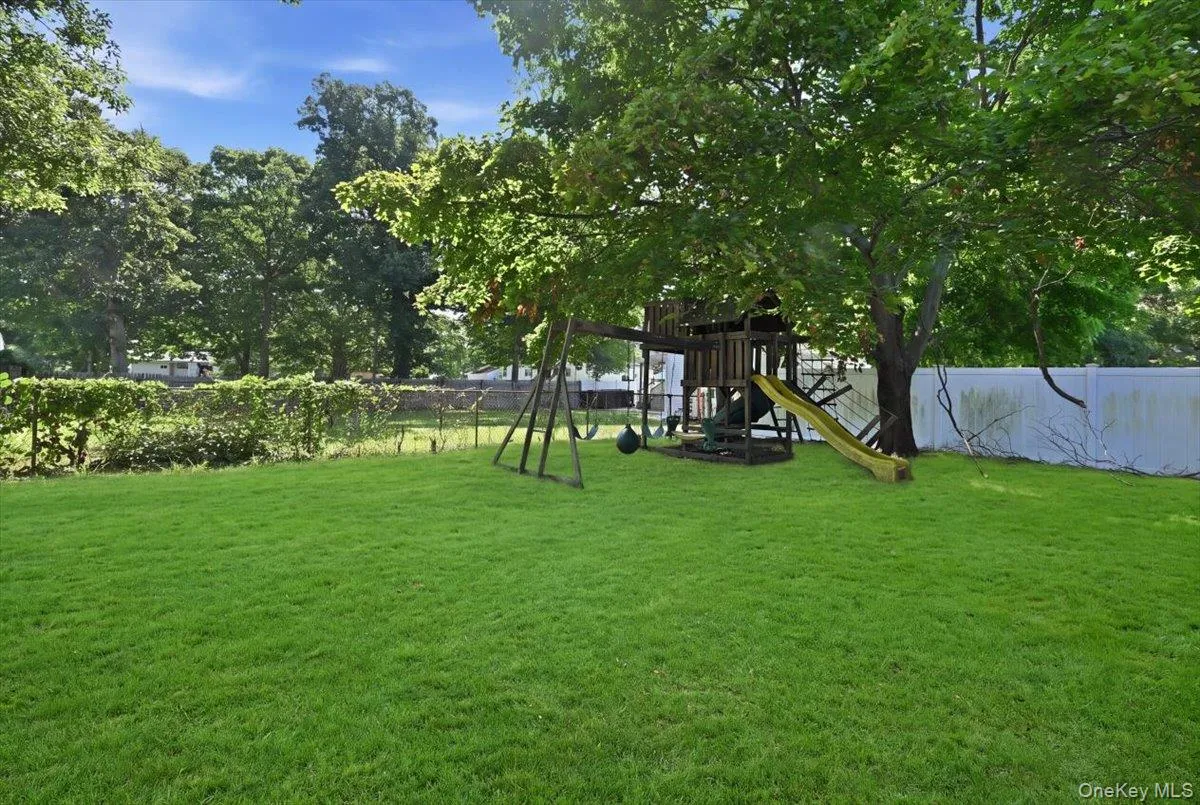 1127A Bay Shore Avenue, Islip, NY, 3 Bedrooms Bedrooms, 12 Rooms Rooms,2 BathroomsBathrooms,Residential,For Rent,Bay Shore,0,1042181 1127A Bay Shore Avenue, Islip, NY, 3 Bedrooms Bedrooms, 12 Rooms Rooms,2 BathroomsBathrooms,Residential,For Rent,Bay Shore,0,1042181