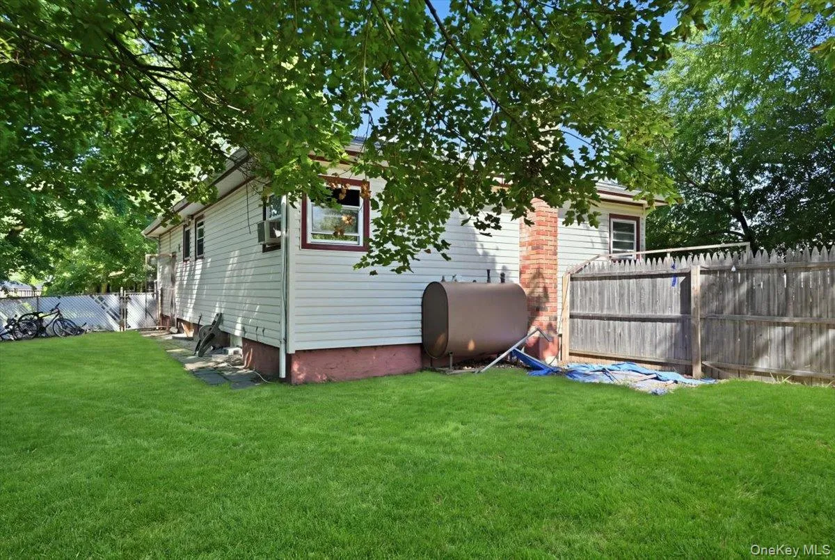 1127A Bay Shore Avenue, Islip, NY, 3 Bedrooms Bedrooms, 12 Rooms Rooms,2 BathroomsBathrooms,Residential,For Rent,Bay Shore,0,1042181 1127A Bay Shore Avenue, Islip, NY, 3 Bedrooms Bedrooms, 12 Rooms Rooms,2 BathroomsBathrooms,Residential,For Rent,Bay Shore,0,1042181