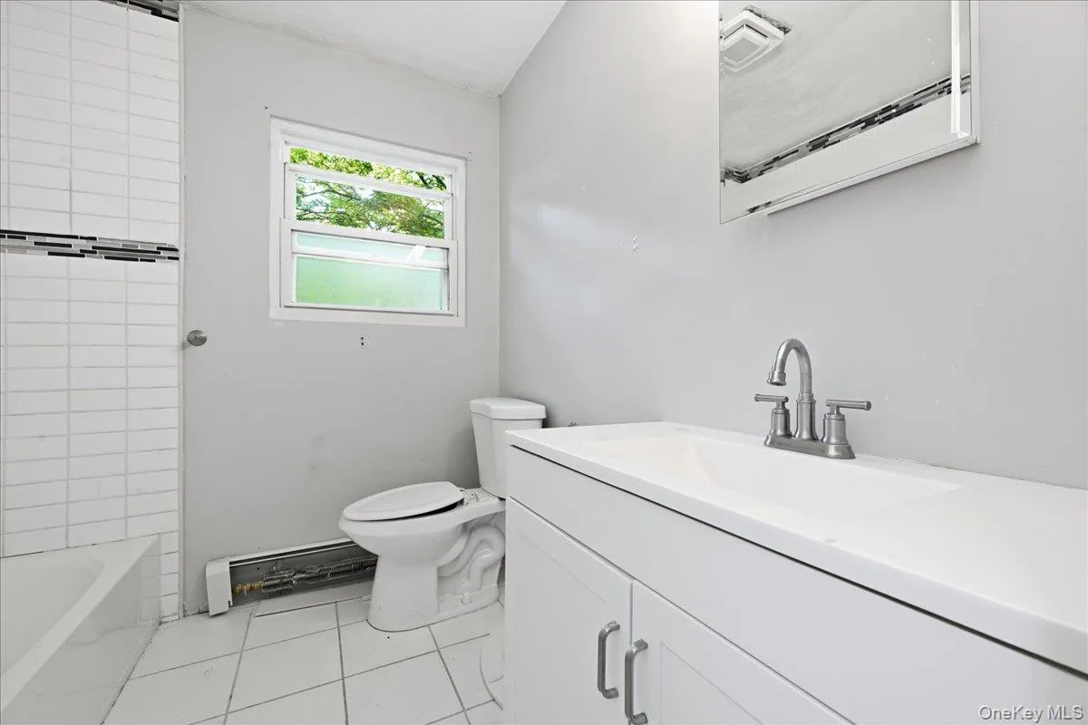 1127A Bay Shore Avenue, Islip, NY, 3 Bedrooms Bedrooms, 12 Rooms Rooms,2 BathroomsBathrooms,Residential,For Rent,Bay Shore,0,1042181 1127A Bay Shore Avenue, Islip, NY, 3 Bedrooms Bedrooms, 12 Rooms Rooms,2 BathroomsBathrooms,Residential,For Rent,Bay Shore,0,1042181